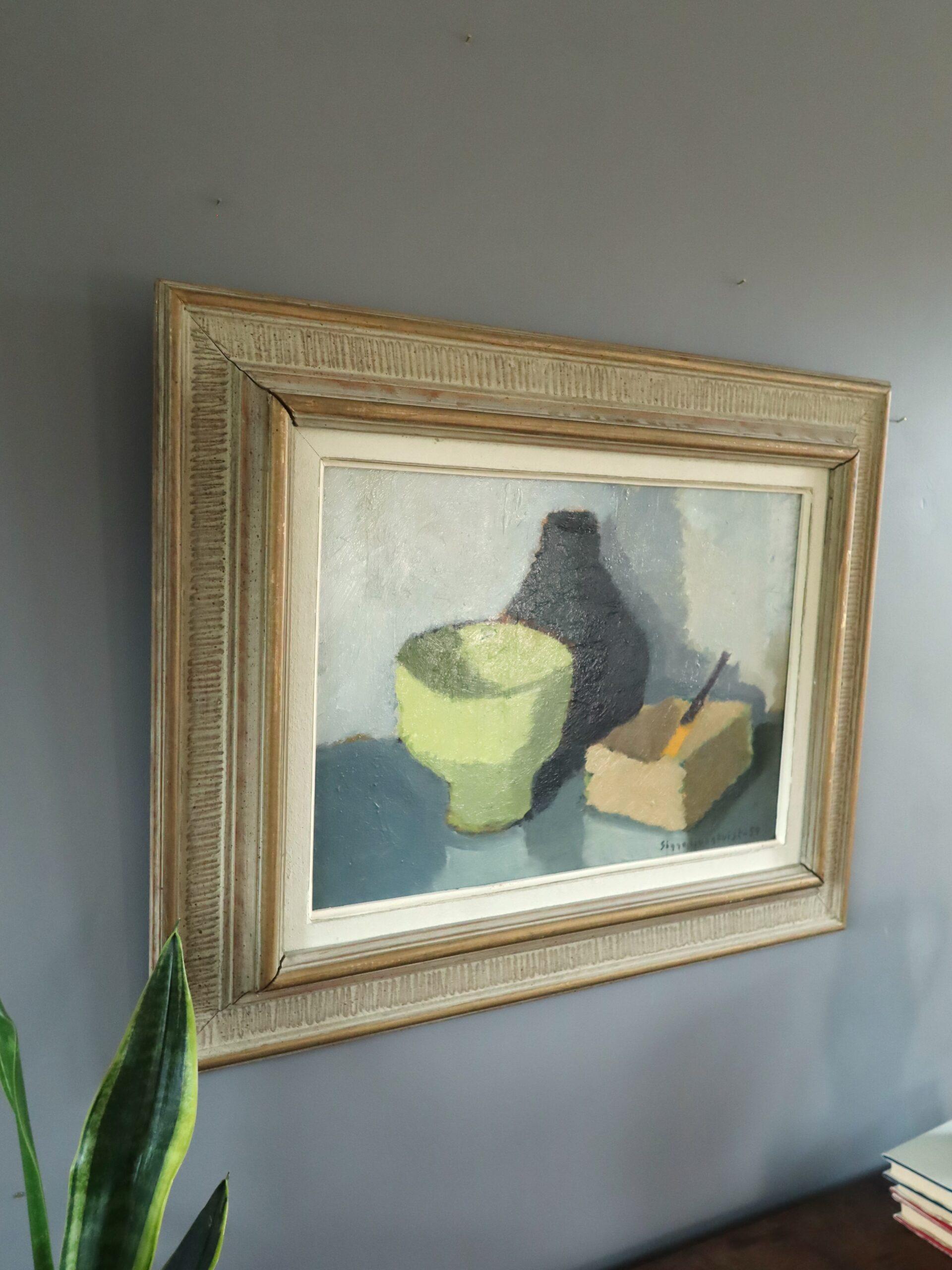 1959 Pittura ad olio su natura morta svedese di metà secolo moderno - And Objects in Conversation - Still-Life Painting Marrone di Unknown