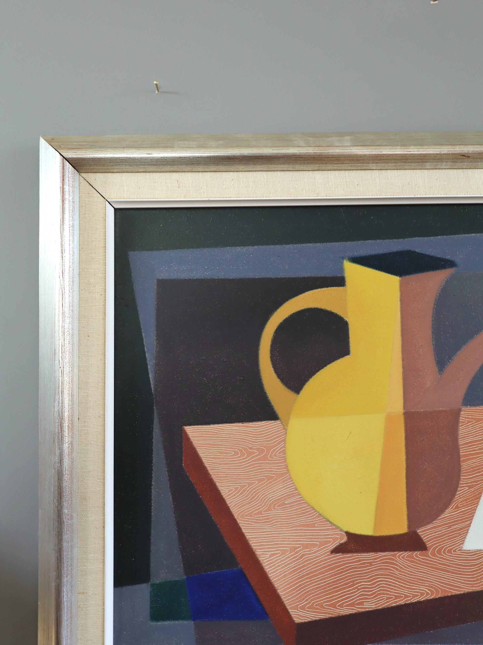 CUBIST ZITRUS
Größe: 39 x 63,5 cm (einschließlich Rahmen)
Öl auf Karton

Ein fesselndes modernistisches Stillleben aus der Mitte des Jahrhunderts, gemalt in Öl auf Karton und datiert 1963.

Die Komposition zeigt ein durchdachtes Arrangement aus