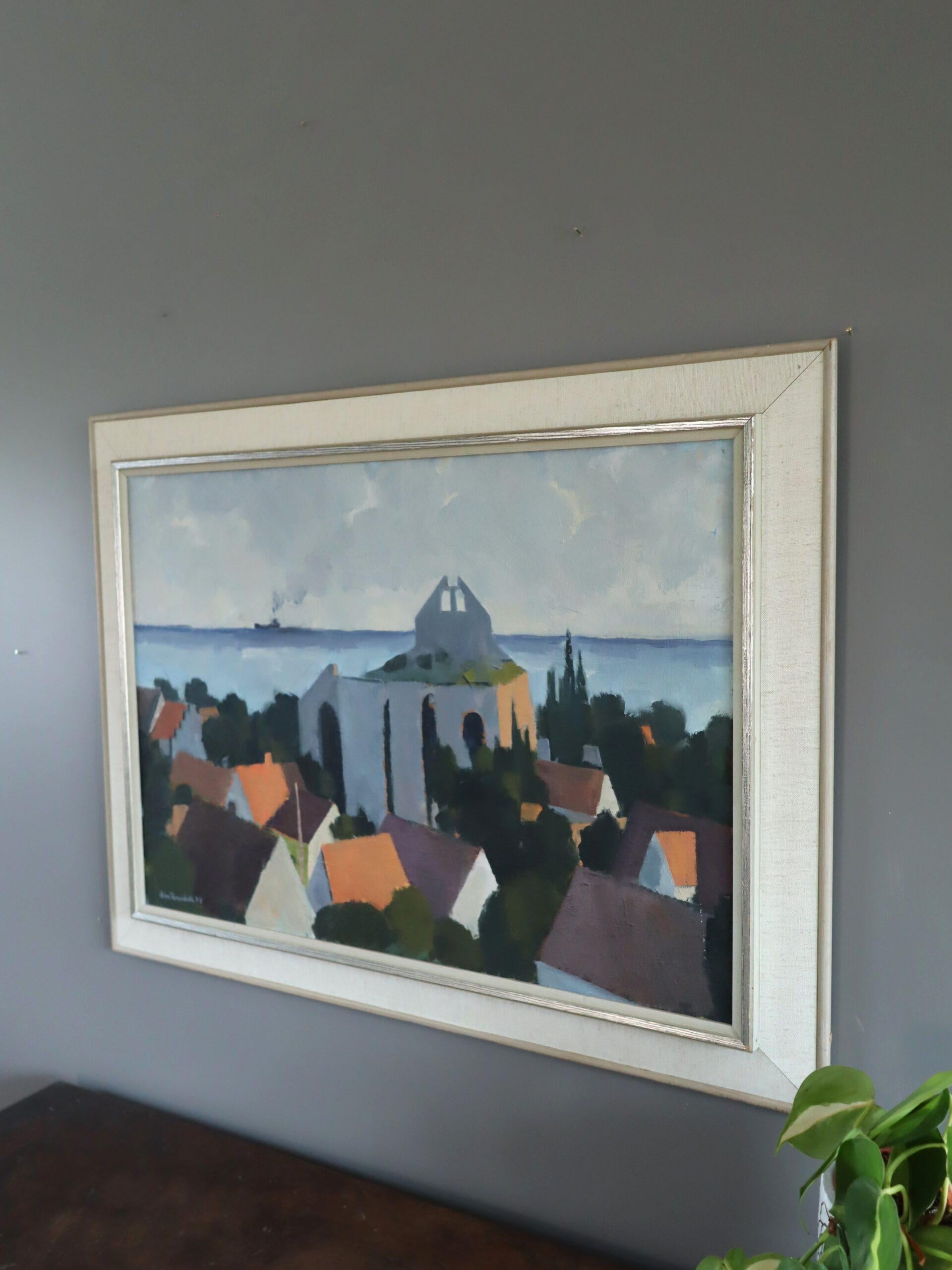 TOWNES EN BORD DE MER
Taille : 55 x 72 cm (cadre compris)
Huile sur toile

Une peinture de paysage urbain de style moderniste qui capture une scène de ville côtière sereine, exécutée à l'huile sur toile et datée de 1974.

La composition est dominée