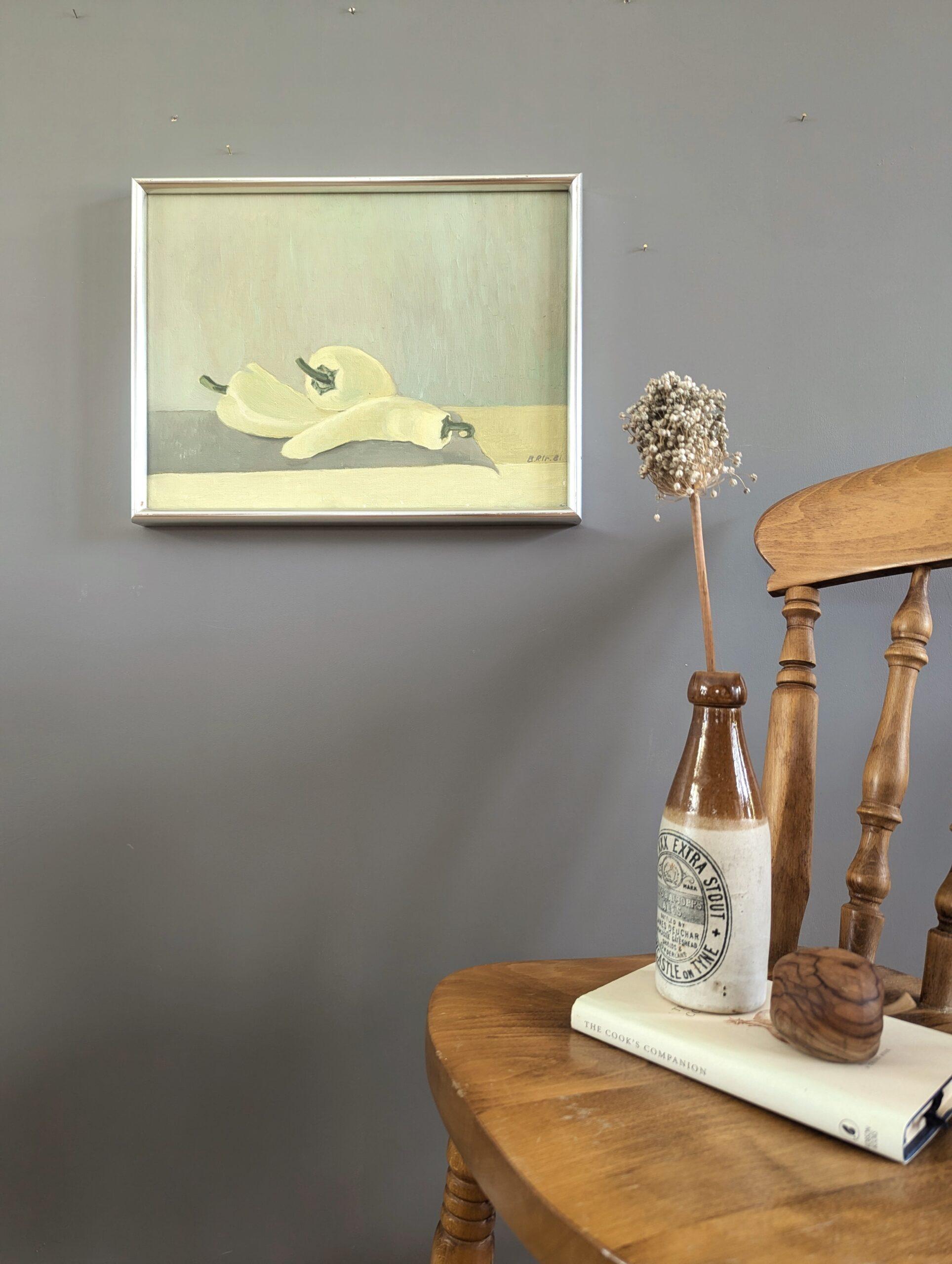 1981 Vintage Pintura al óleo sueca moderna de mediados de siglo - Naturaleza muerta con pimientos - Painting Moderno de Unknown