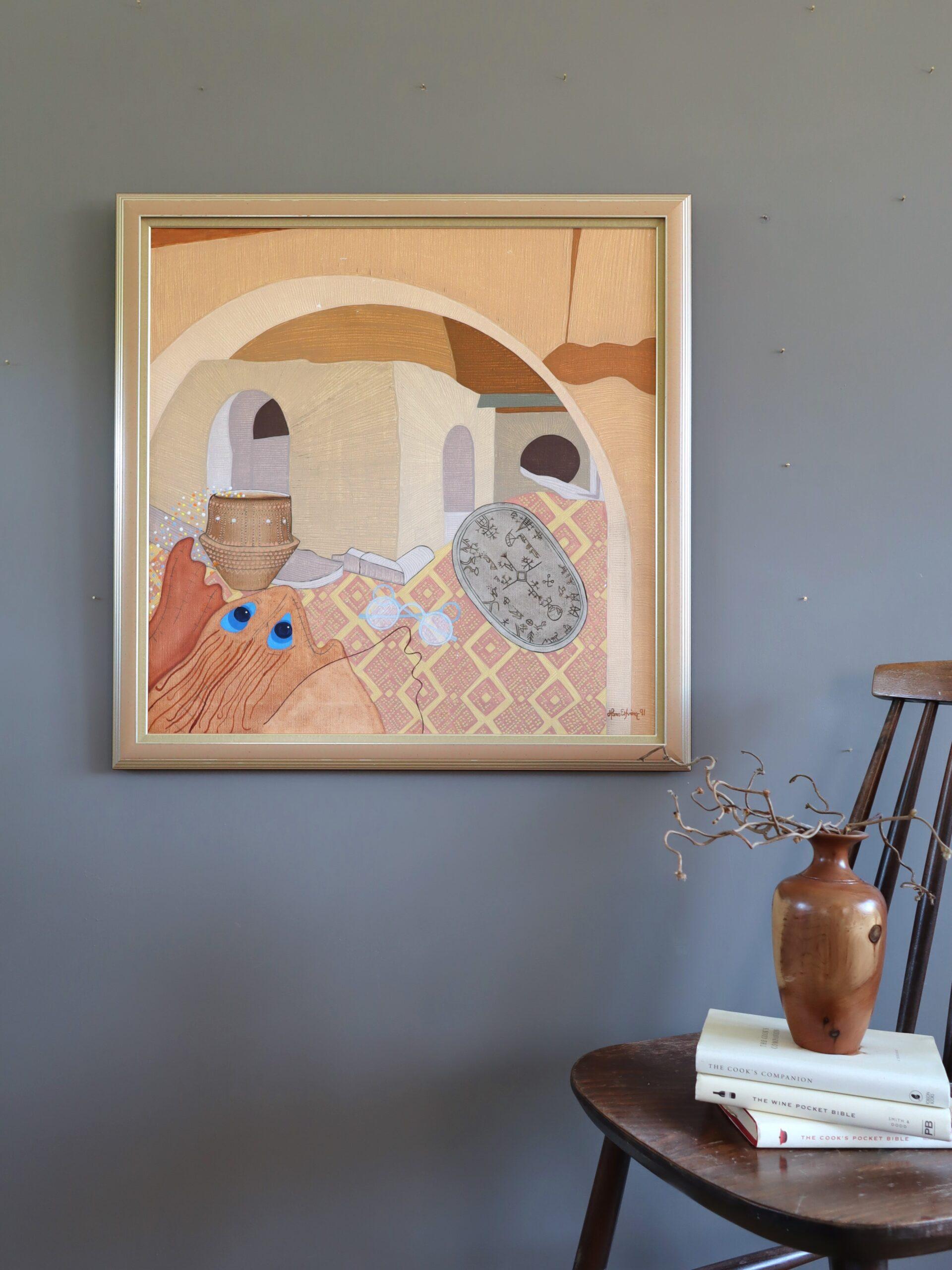 ANTICHI SUSSURRI
Dimensioni: 68 x 68 cm (cornice inclusa)
Olio su tela

Un dipinto surreale e riccamente simbolico, realizzato a olio su tela e datato 1991.

Il dipinto presenta un'enigmatica scena architettonica interna che sembra sospesa tra il
