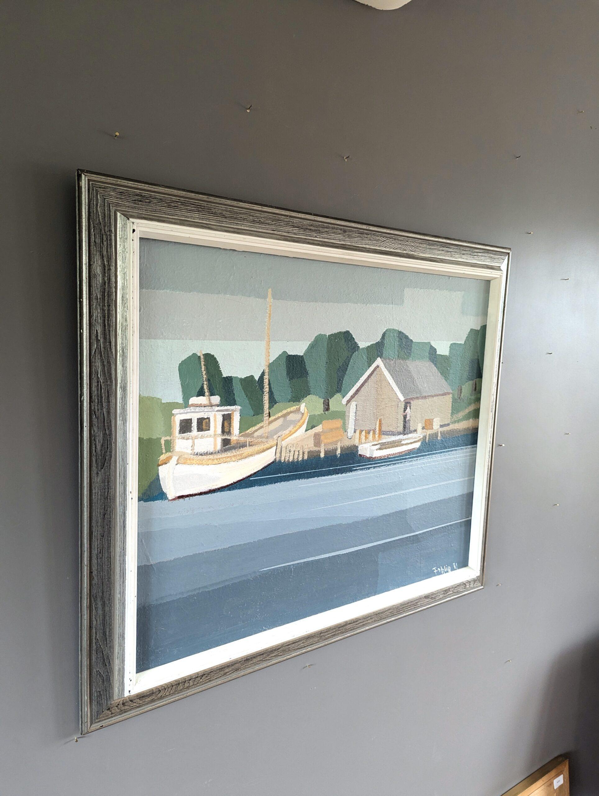 DAS BOOTSHAUS
Größe: 65 x 77 cm (einschließlich Rahmen)
Öl auf Leinwand

Ein großes, ruhiges modernistisches Gemälde, das mit minimalistischem Charme eine ruhige Uferszene einfängt. Es ist in Öl auf Leinwand gemalt und auf 1991 datiert.

Die