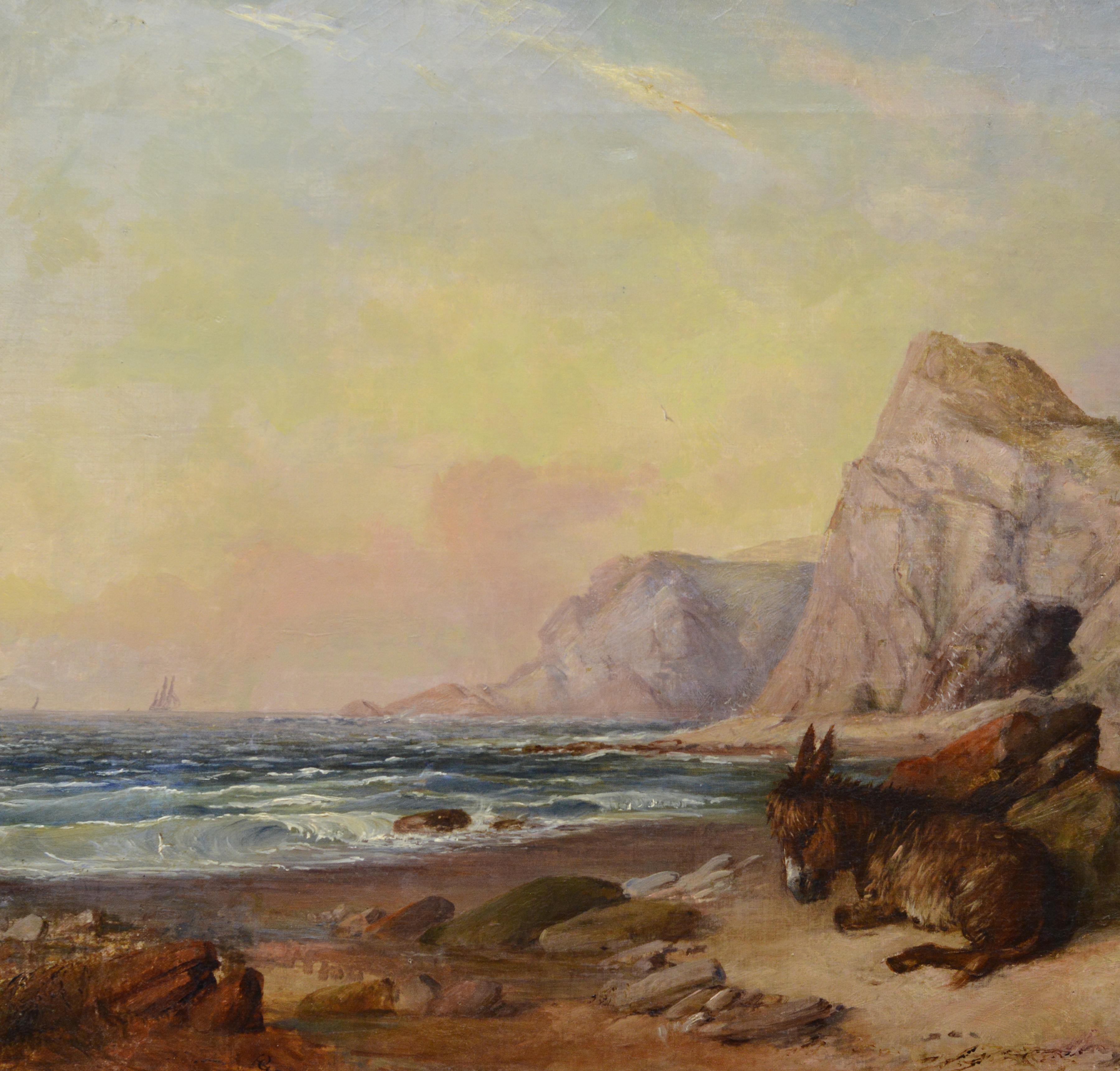 Dieses exquisite antike Panorama-Ölgemälde aus dem späten 19. Jahrhundert zeigt eine ruhige mediterrane Küstenszene, die in das Licht des Sonnenuntergangs getaucht ist. Zwei Eseltreiber haben eine Pause an einem Sandstrand eingelegt, der von