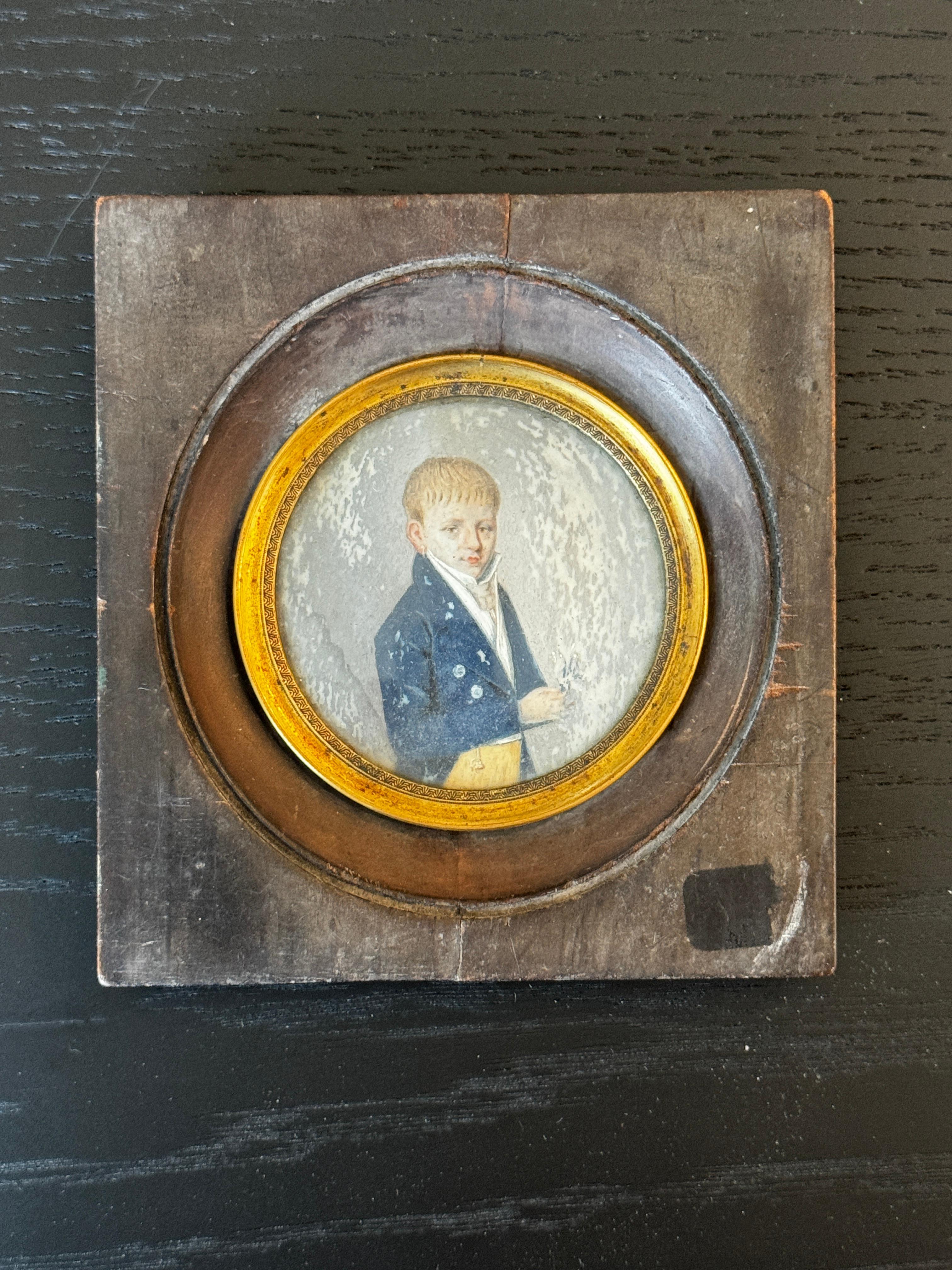 Portrait Painting Unknown - Miniature de portrait du 19e siècle, jeune homme en manteau bleu