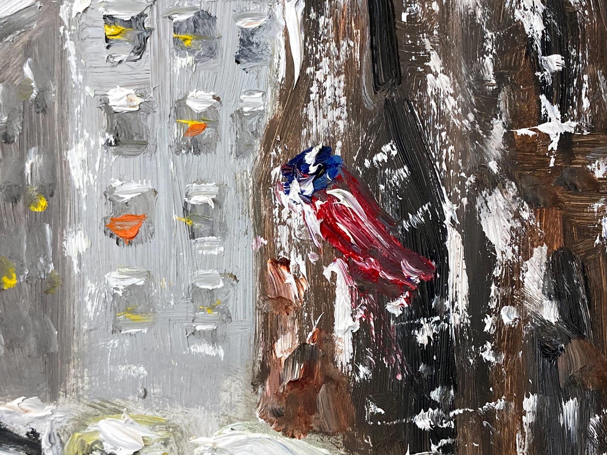 Eine bezaubernde Darstellung des Schnees auf der 5th Avenue in New York City mit spazierenden Figuren und Autos in der Ferne. Eine gemütliche impressionistische Straßenszene mit Farben aus Kobalt, Hellrosa, Weiß und gebranntem Siena. Eine ikonische