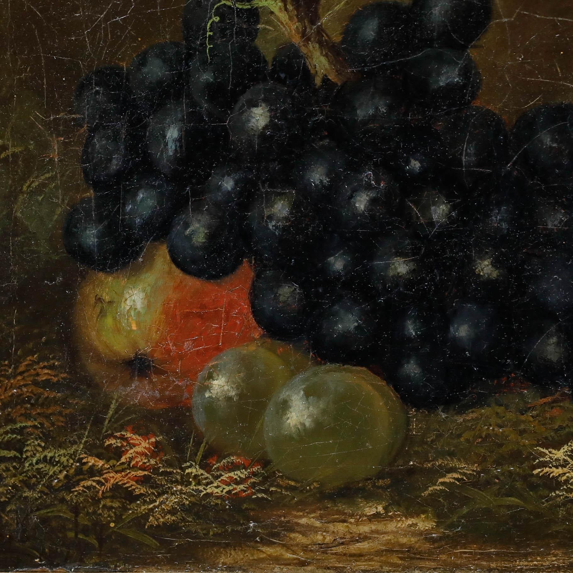 Dieses intime Stillleben zeigt eine sorgfältig arrangierte Komposition aus dunklen Weintrauben neben einem Apfel und Grünkohl. Kingsley stellt die Szene vor einem warmen, erdigen Hintergrund dar, der die klassische Tradition der niederländischen