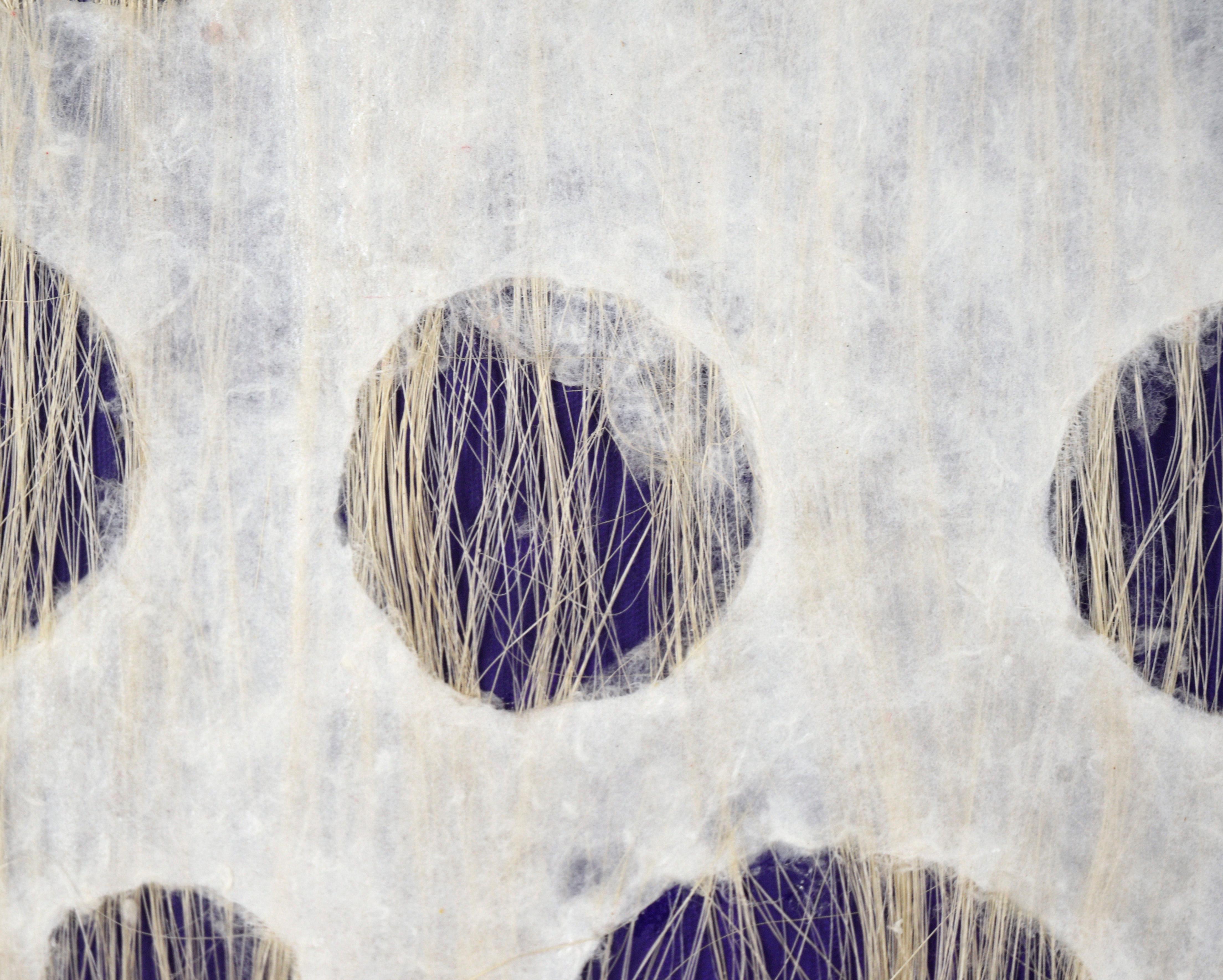 Abstrakte geometrische Komposition aus Papier, Fasern und Acryl auf Leinwand (Blau) (Geometrische Abstraktion), Painting, von Unknown