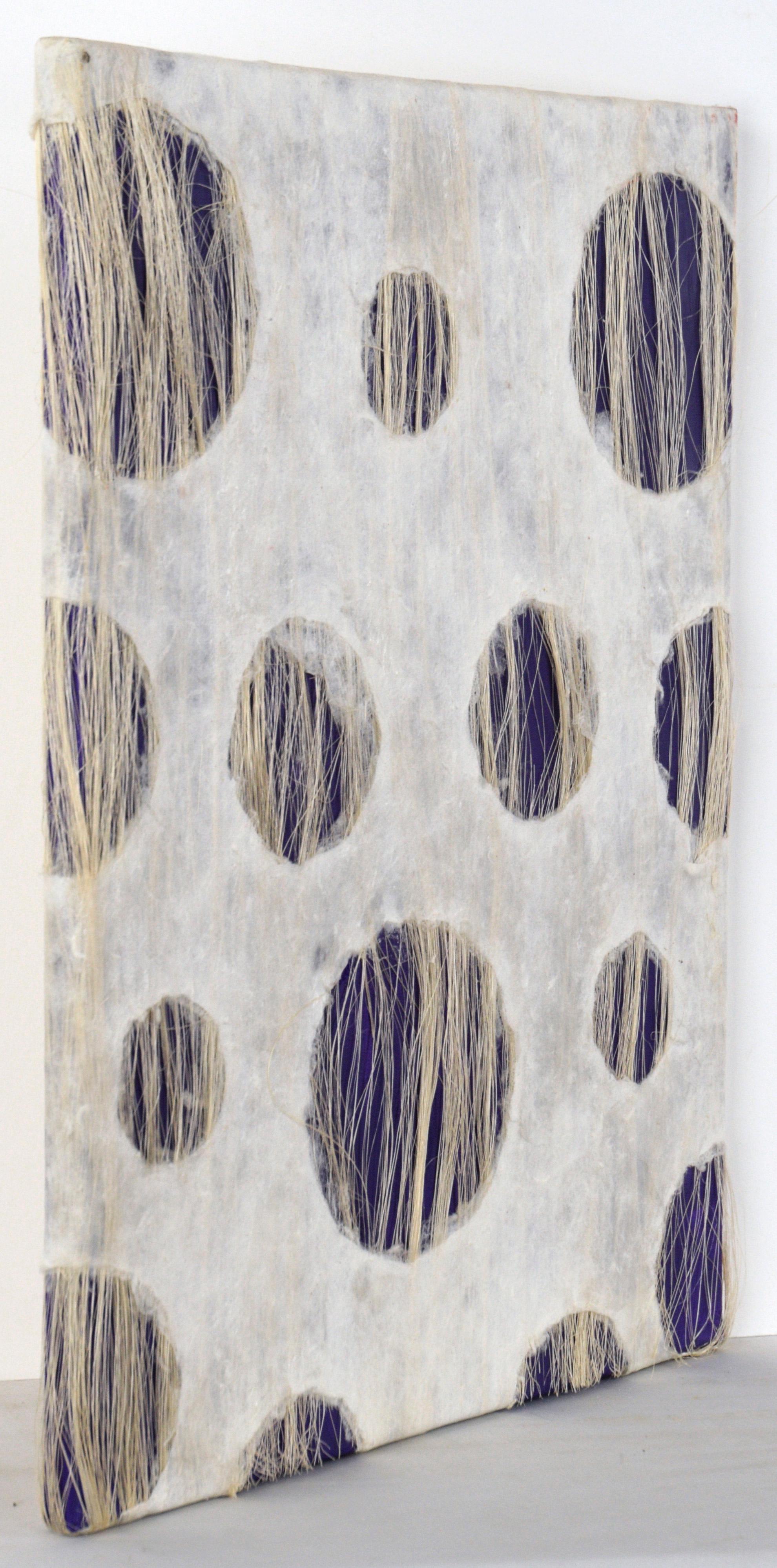 Composition géométrique abstraite avec papier, fibres et acrylique sur toile (bleu) en vente 2