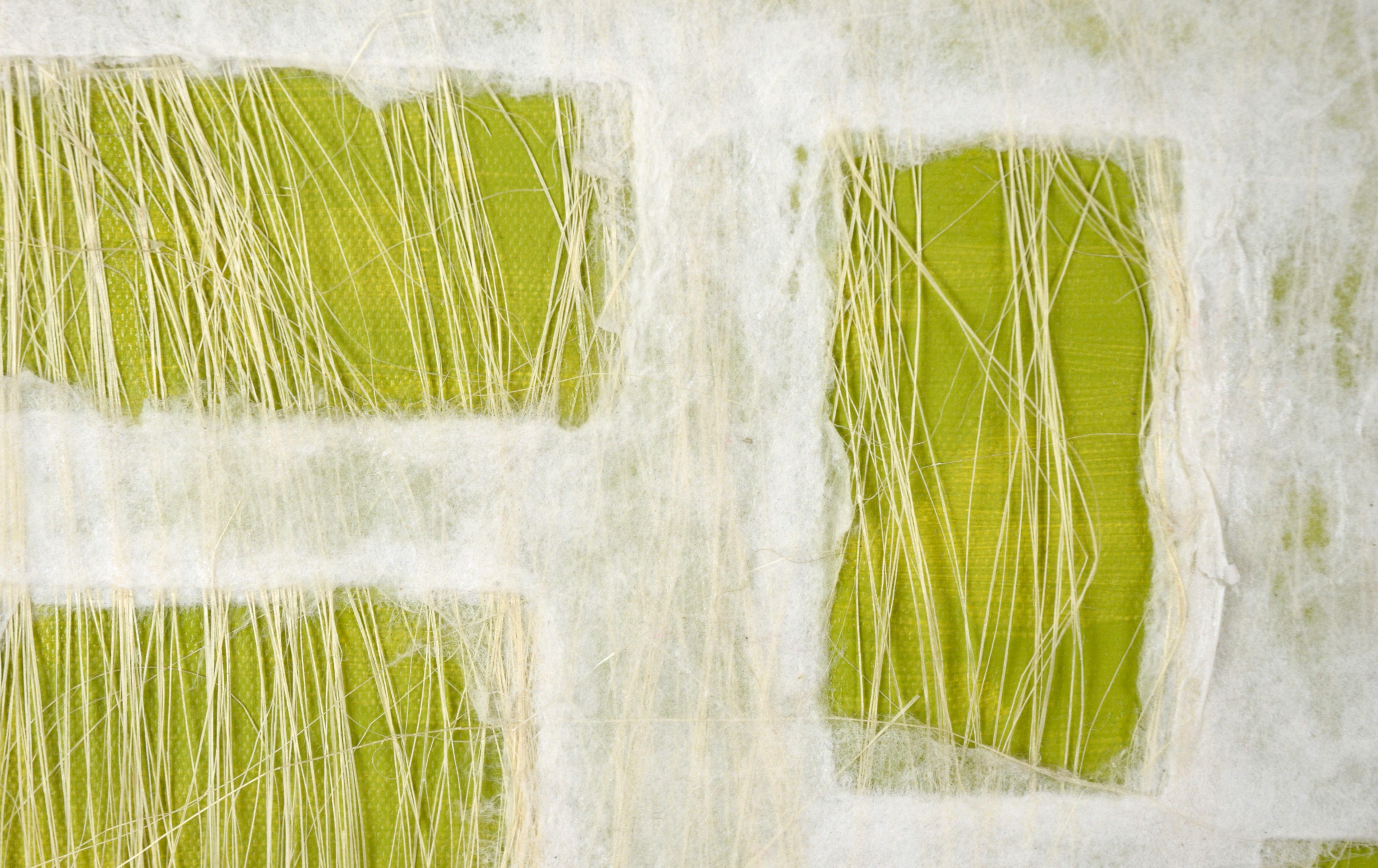 Abstrakte geometrische Komposition aus Papier, Fasern und Acryl auf Leinwand (Grün) – Painting von Unknown