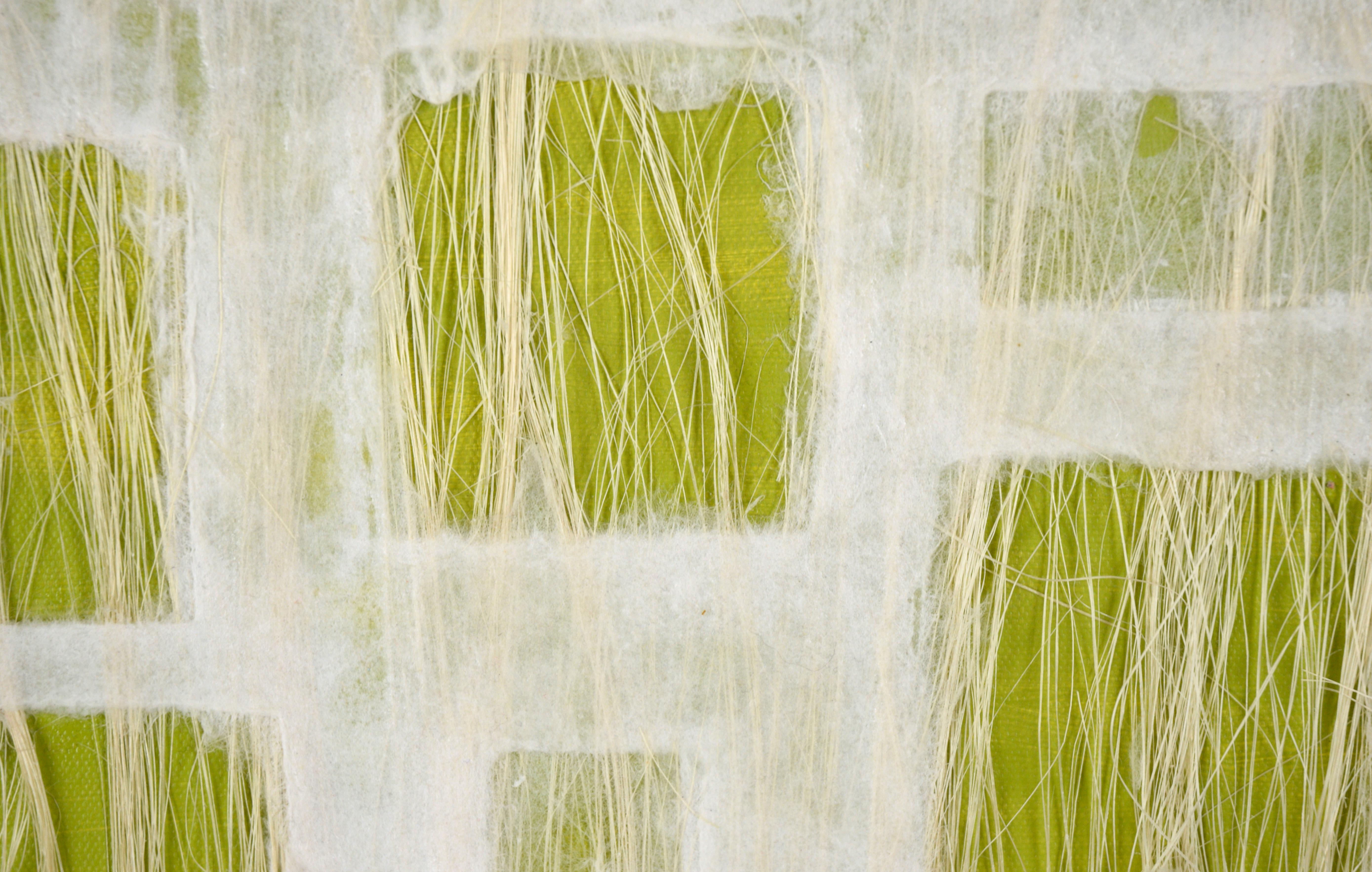 Abstrakte geometrische Komposition aus Papier, Fasern und Acryl auf Leinwand (Grün) (Geometrische Abstraktion), Painting, von Unknown