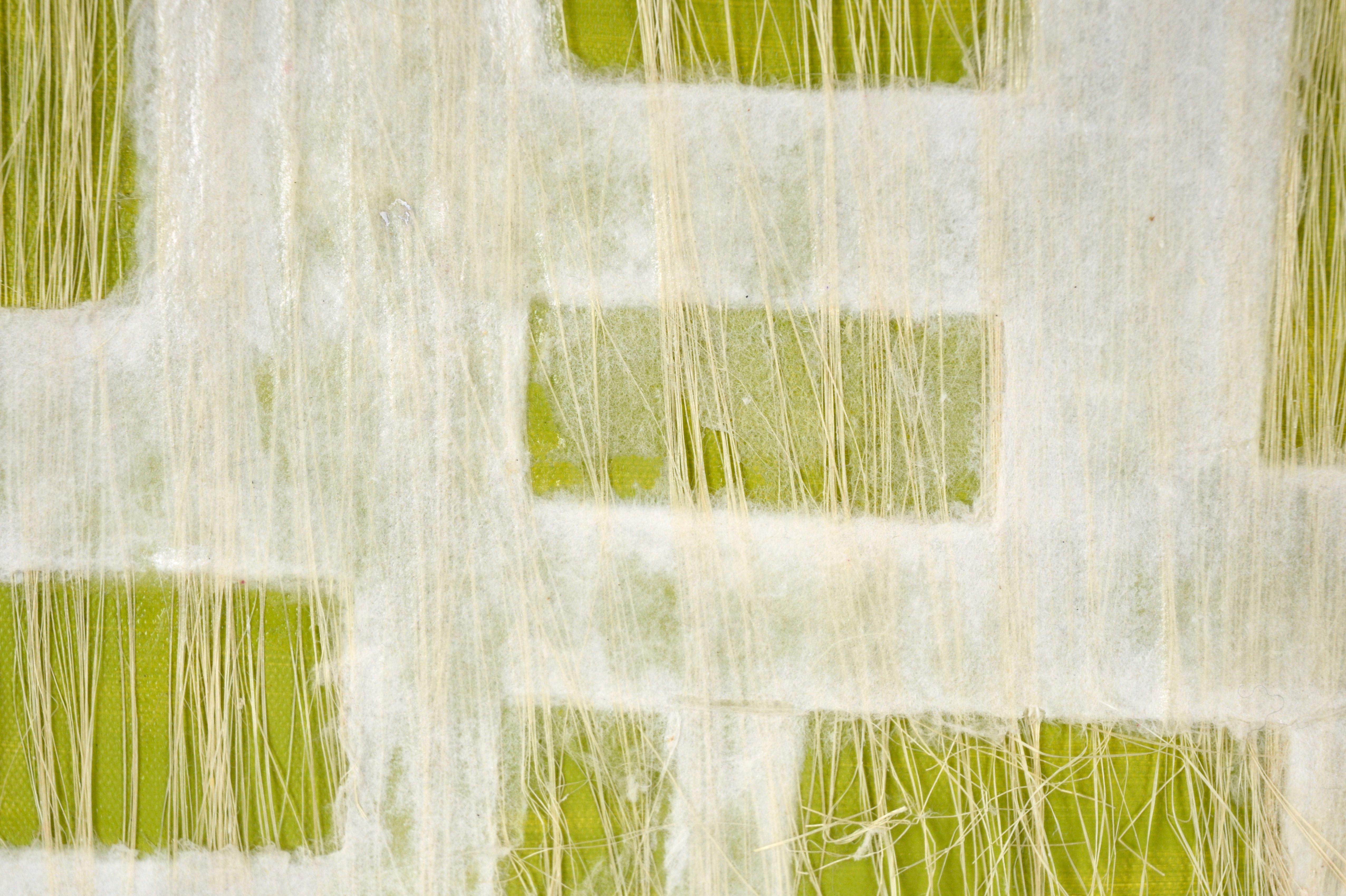 Abstrakte geometrische Komposition aus Papier, Fasern und Acryl auf Leinwand (Grün) im Angebot 1