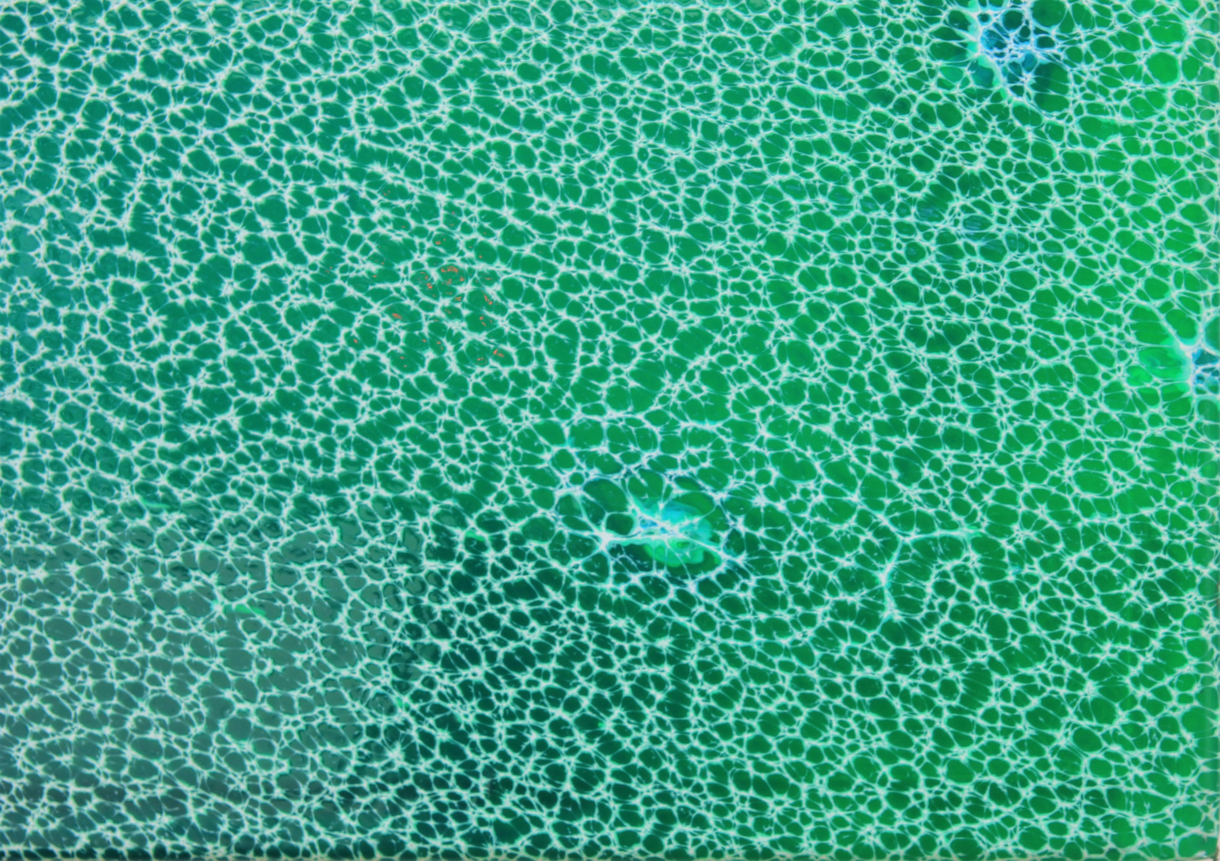 Pezzo astratto a tecnica mista in resina blu e verde in vendita 3
