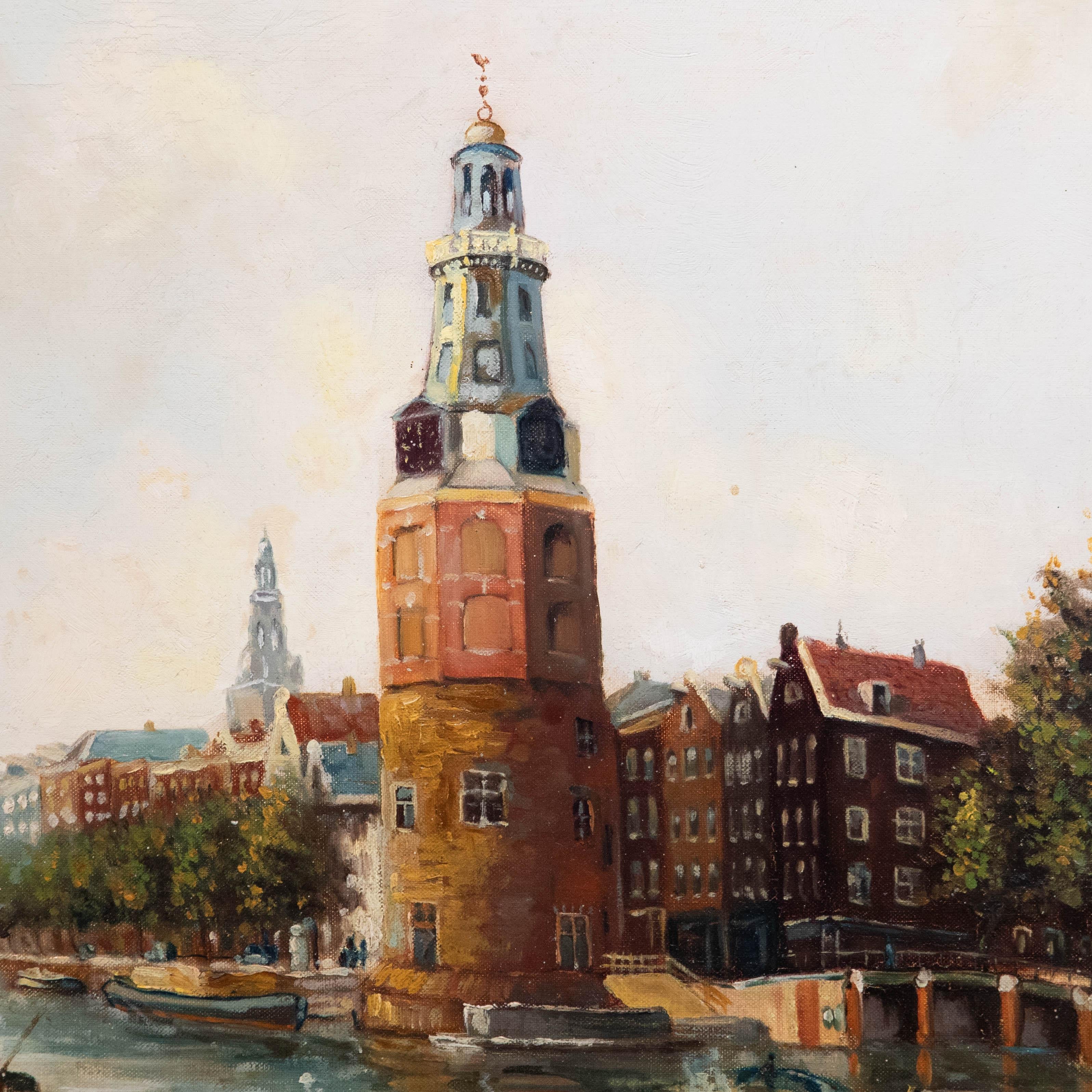 Der Montelbaanstoren, ein historischer Turm in Amsterdam, überragt die Oudeschans-Gracht. Der Turm wurde um 1517 erbaut, um den Hafen vor möglichen Angriffen zu schützen, und wurde 1606, als er nicht mehr zu Verteidigungszwecken benötigt wurde, mit