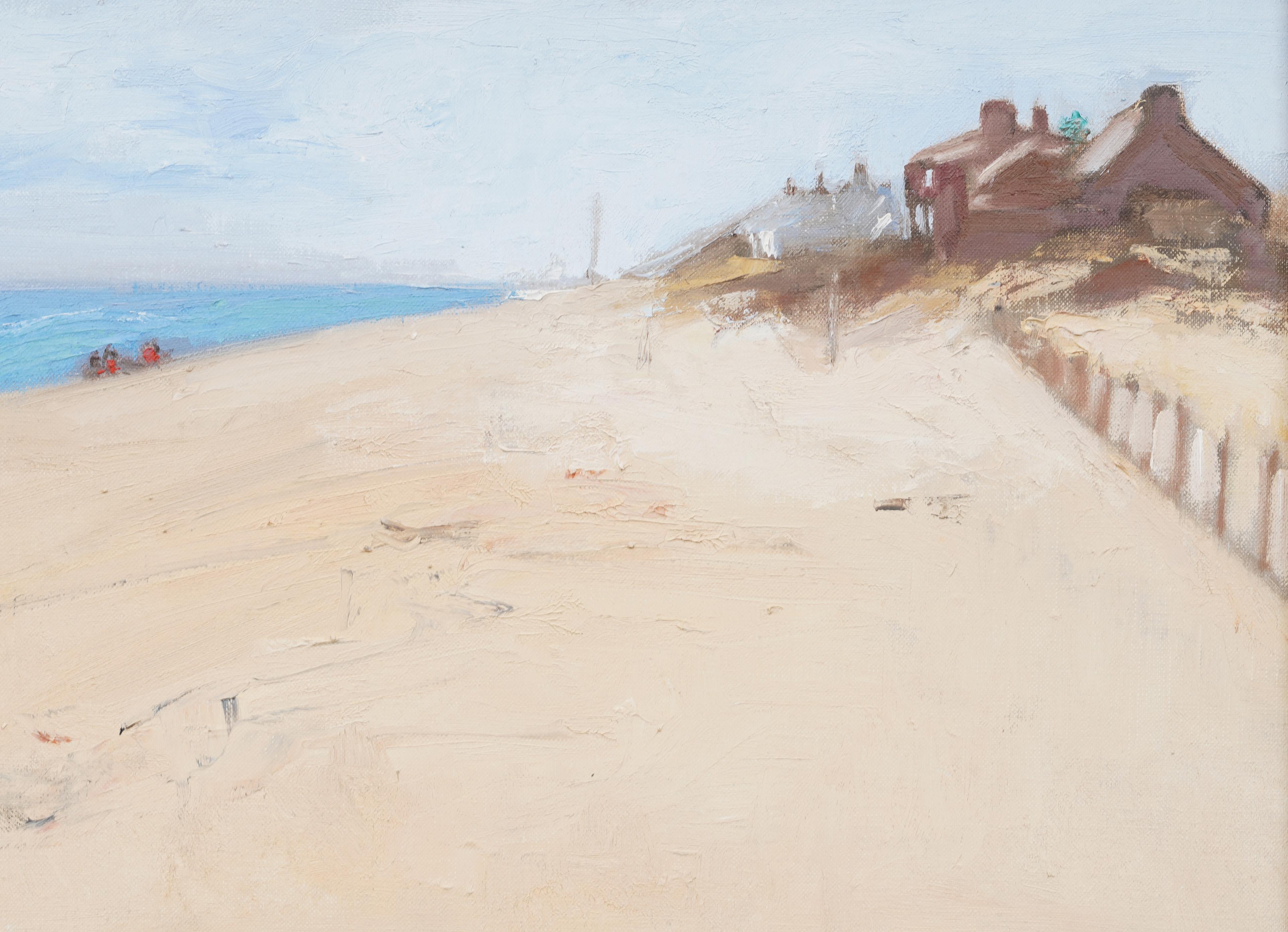 Dieses Ölgemälde auf Leinwand von H. J. Schneider ist eine ruhige und subtil wiedergegebene Küstenszene, die die ruhige Weite der Strandarchitektur und der Dünen von East Hampton einfängt. Die Komposition ist mit einer weichen, atmosphärischen