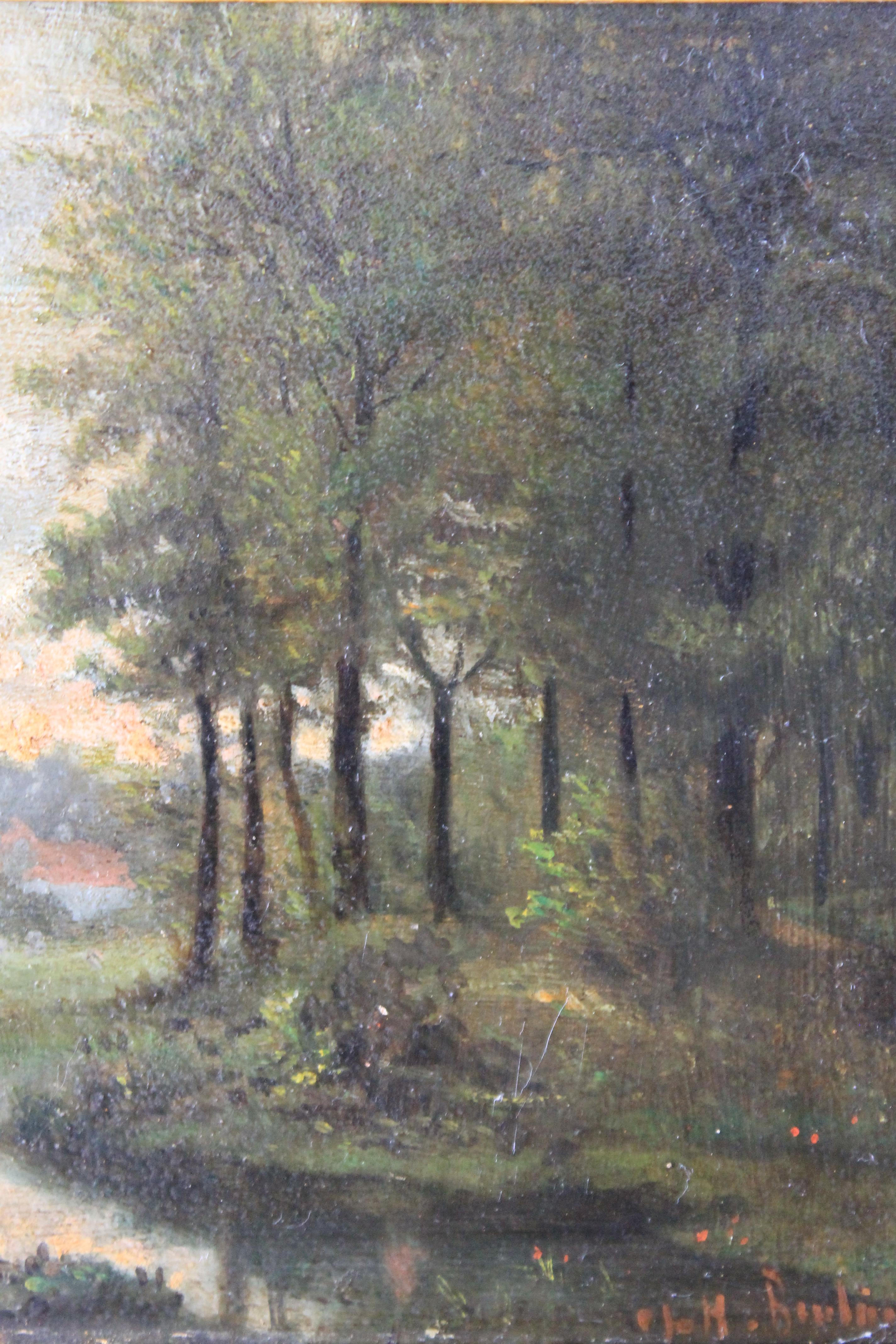 Antico paesaggio francese dipinto a olio nel tradizionale stile Barbizon, firmato in basso a destra.  Un dipinto eccezionalmente attraente di questo genere, con un bosco sulla destra e case immerse nel paesaggio sulla sinistra.  È piuttosto scuro e