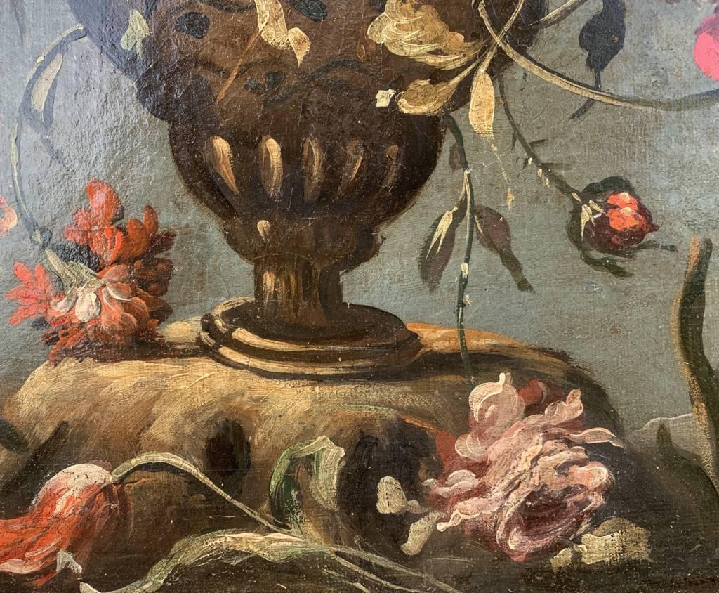 Italian painter (18th-19th century) - Still life with vase of flowers.

53.5 x 50.5 cm without frame, 73 x 70 cm with frame.

Oil painting on canvas, in a gilded wooden frame.

Condition report: Lined canvas. Good condition of the pictorial surface,