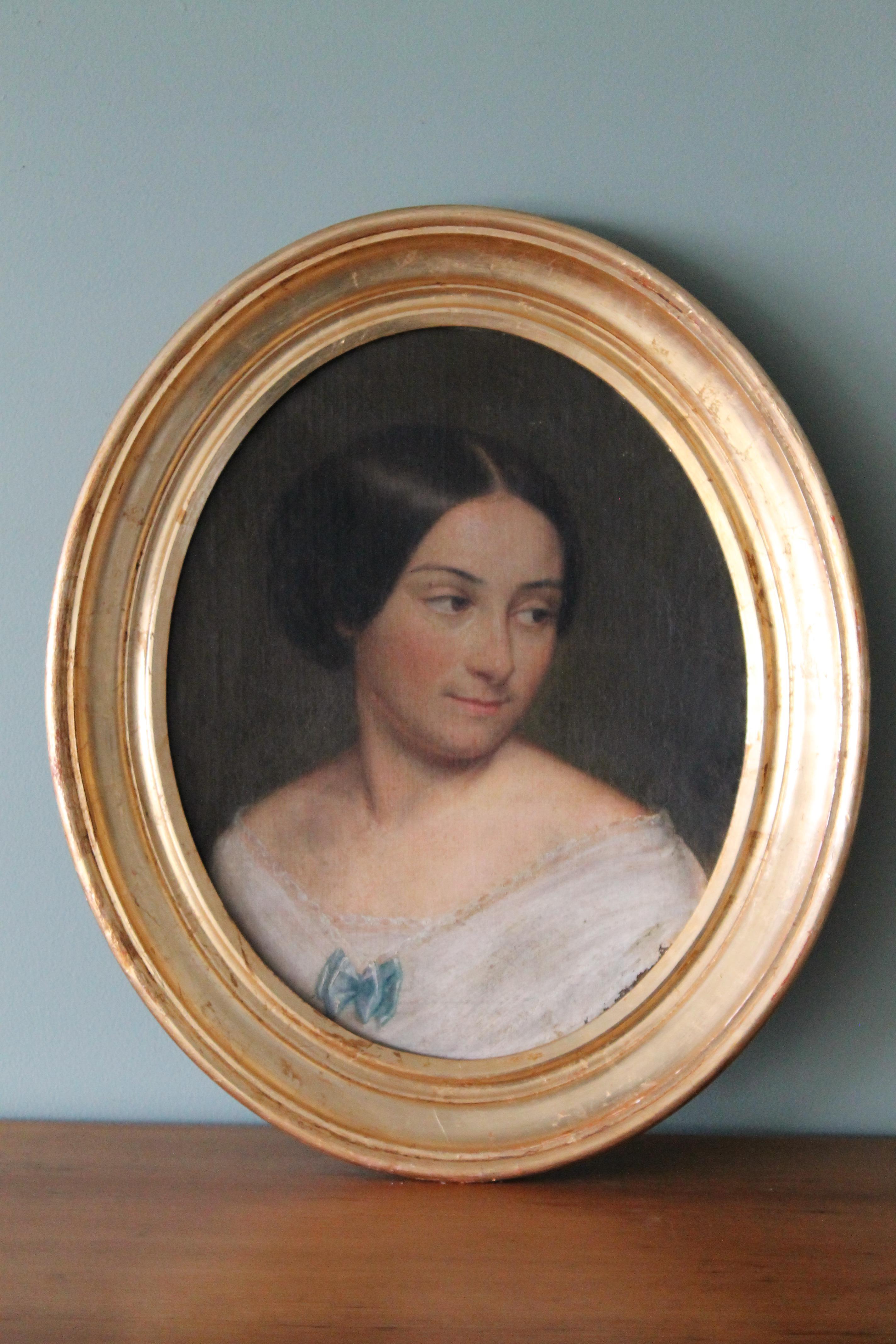 Portrait ancien à l'huile d'une femme dans un cadre ovale, portrait du 19ème siècle. - Painting de Unknown