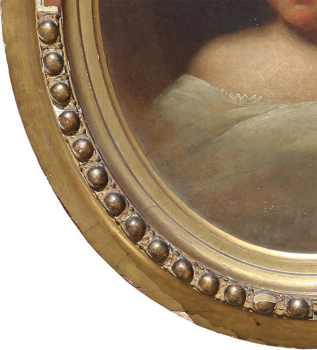 Ovales expressionistisches Porträt einer jungen Dame mit kurzen lockigen Haaren und weißem Kleidungsstück. Unsigniert. Ausgestattet von Theodore Kelley (signiert / gestempelt auf der Rückseite). Gerahmt in einem antiken, geschnitzten ovalen Rahmen.