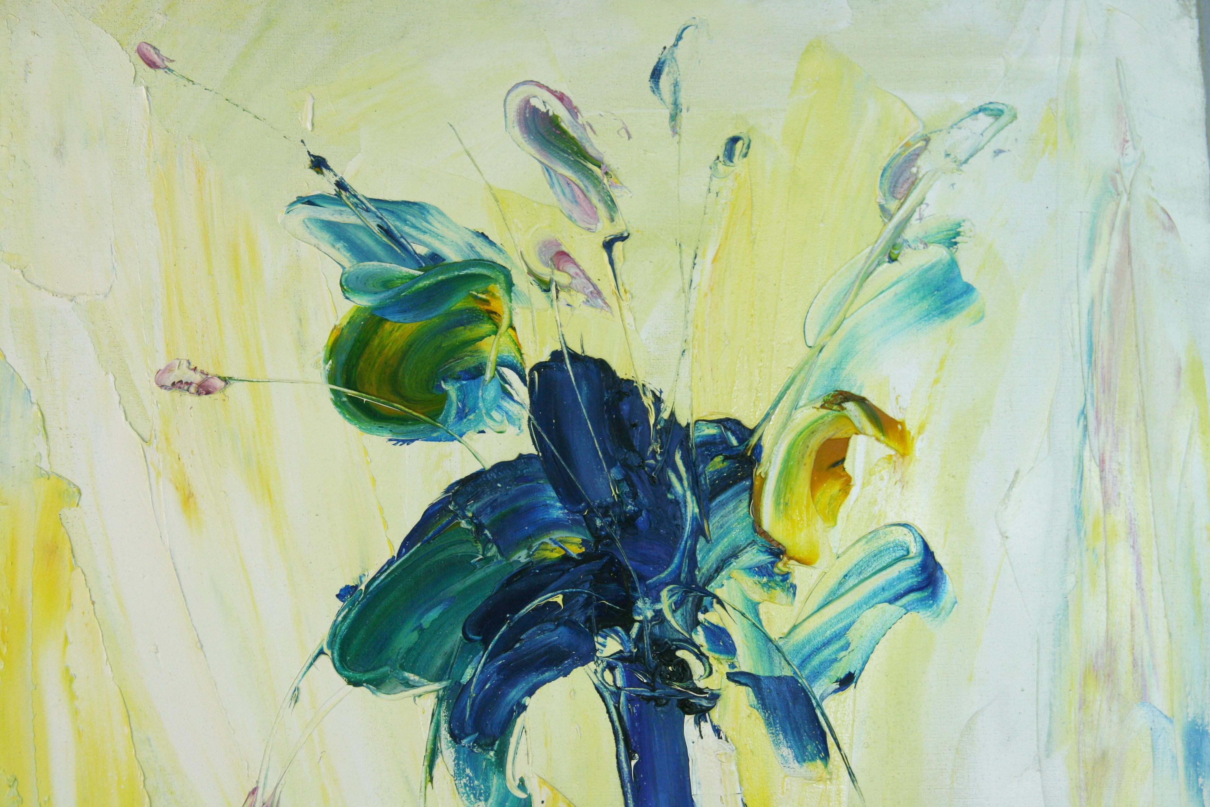 Blaues expressionistisches Blumenarrangement im Angebot 2