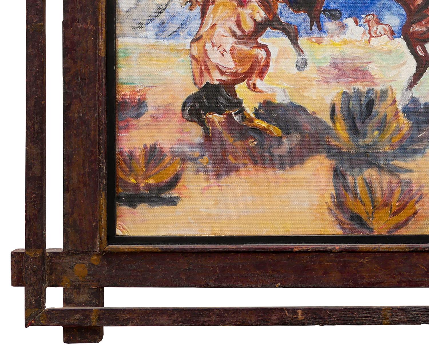 Paesaggio figurativo astratto blu, giallo, marrone e rosso dipinto da un artista outsider. Il dipinto raffigura un inseguimento a cavallo con due cowboy nel bel mezzo di un deserto western. Senza segno. Incorniciato in una doppia cornice di legno.