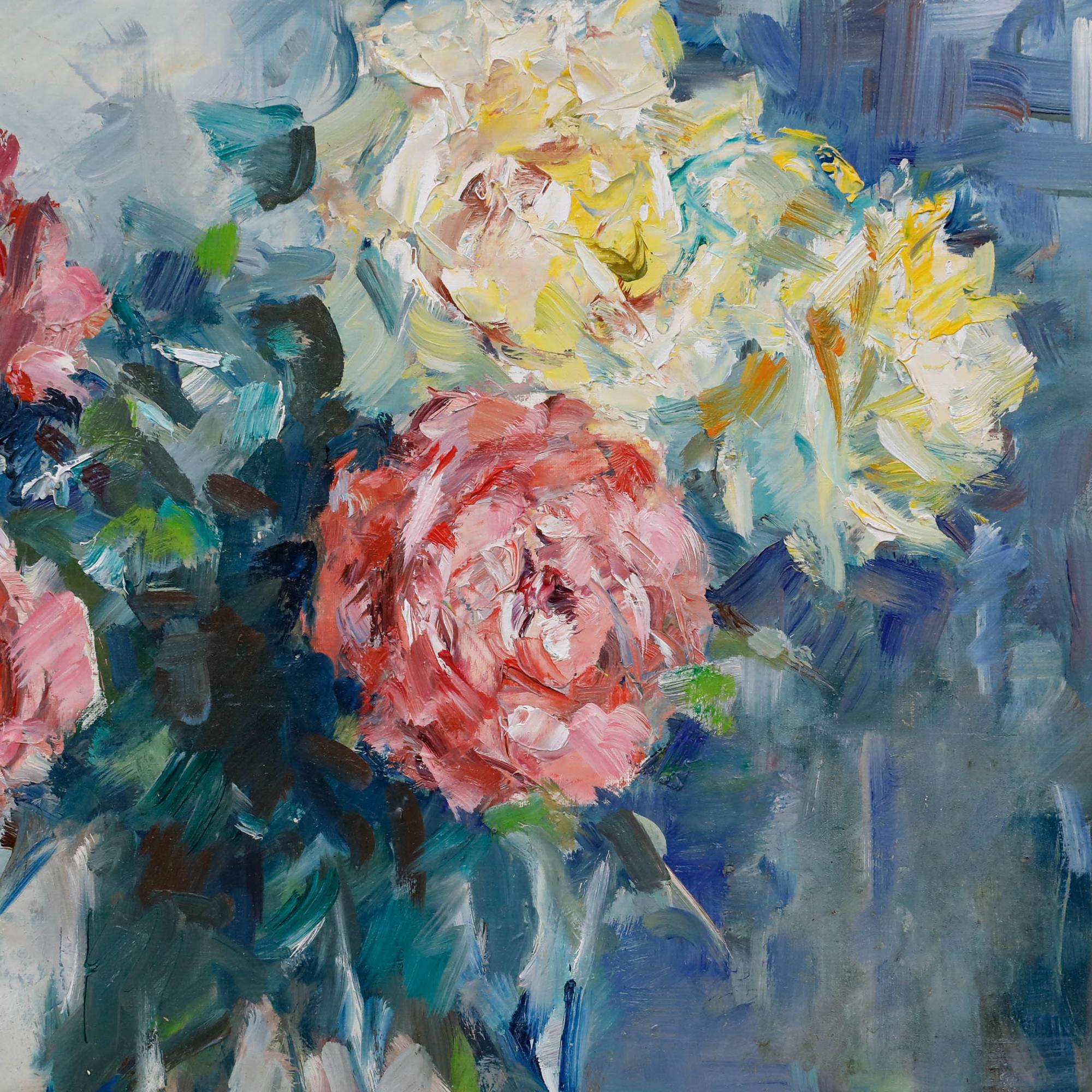 Avec des zones d'empâtement, cette étude lumineuse et audacieuse de roses est pleine de joie printanière. Bien présenté dans un cadre à effet doré avec un étui en lin. Signé et daté. Label de l'artiste au verso. A bord. 