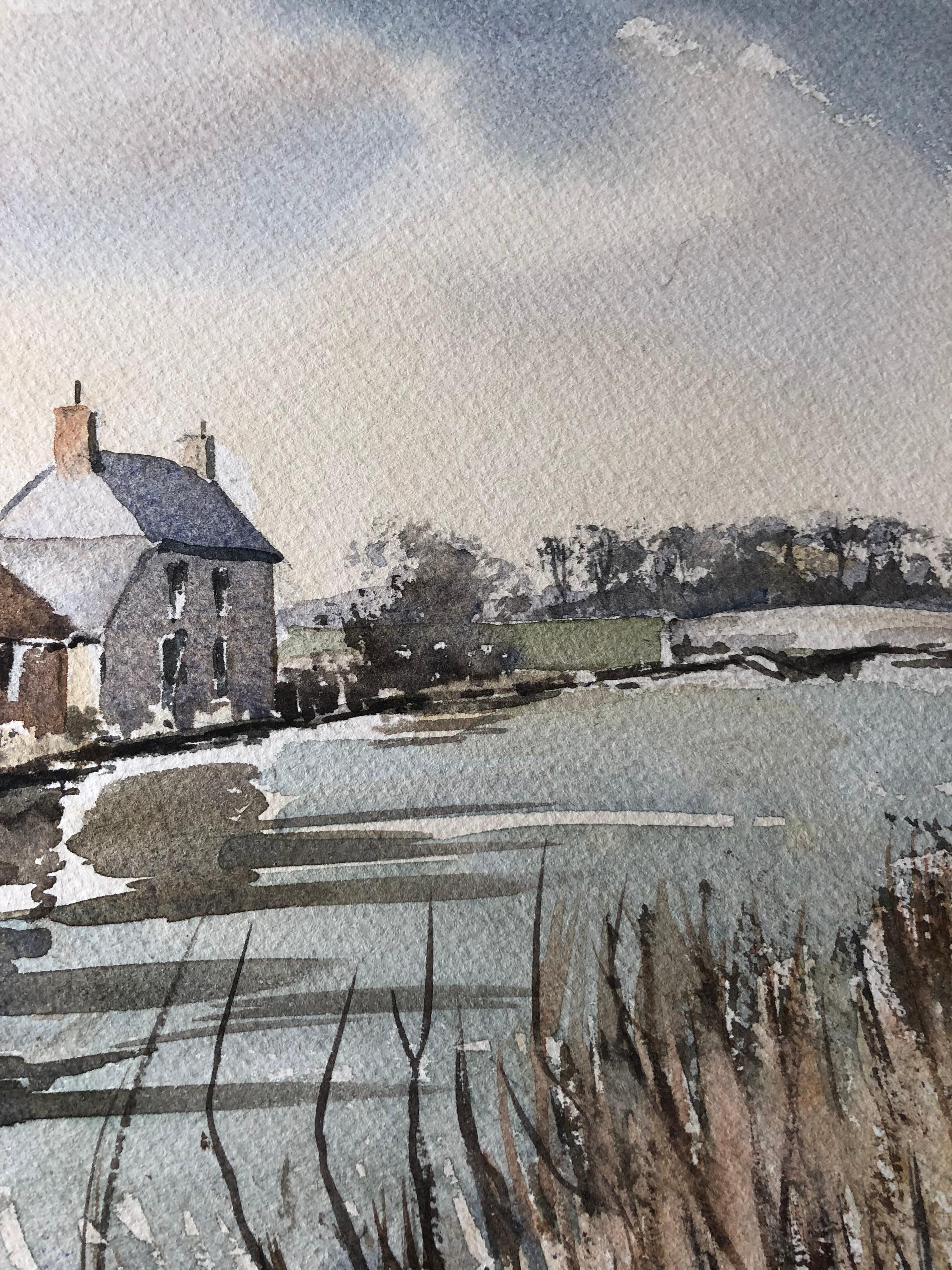 Scène de canal avec maisons, peinture originale à l'aquarelle britannique - Gris Landscape Painting par Unknown