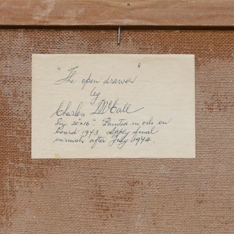 Diese intime Innenraumszene zeigt eine silberhaarige Dame, die an einem Schminktisch in einem sanft beleuchteten Innenraum sitzt. Die Komposition fängt einen ruhigen Moment der täglichen Routine ein, wobei dem Zusammenspiel von Licht und Schatten