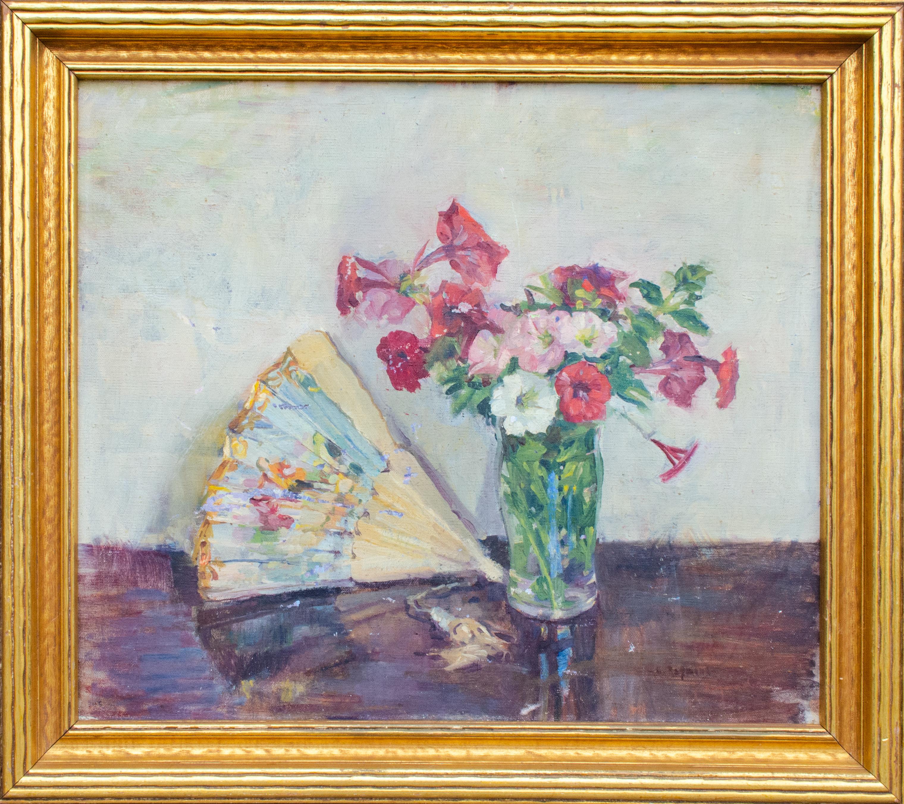 Still-Life Painting Unknown - Nature morte classique avec éventail et fleurs