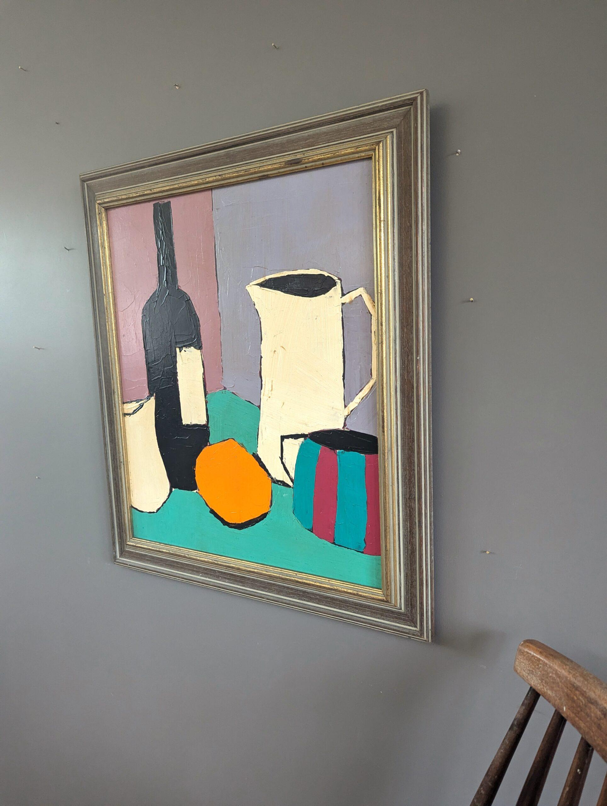 LA TAZA A RAYAS
Tamaño: 65 x 57 cm (incluido el marco)
Óleo sobre tabla

Una vibrante y llamativa composición de bodegón, realizada en óleo sobre tabla.

La composición presenta un surtido de objetos cuyas siluetas están definidas por contornos