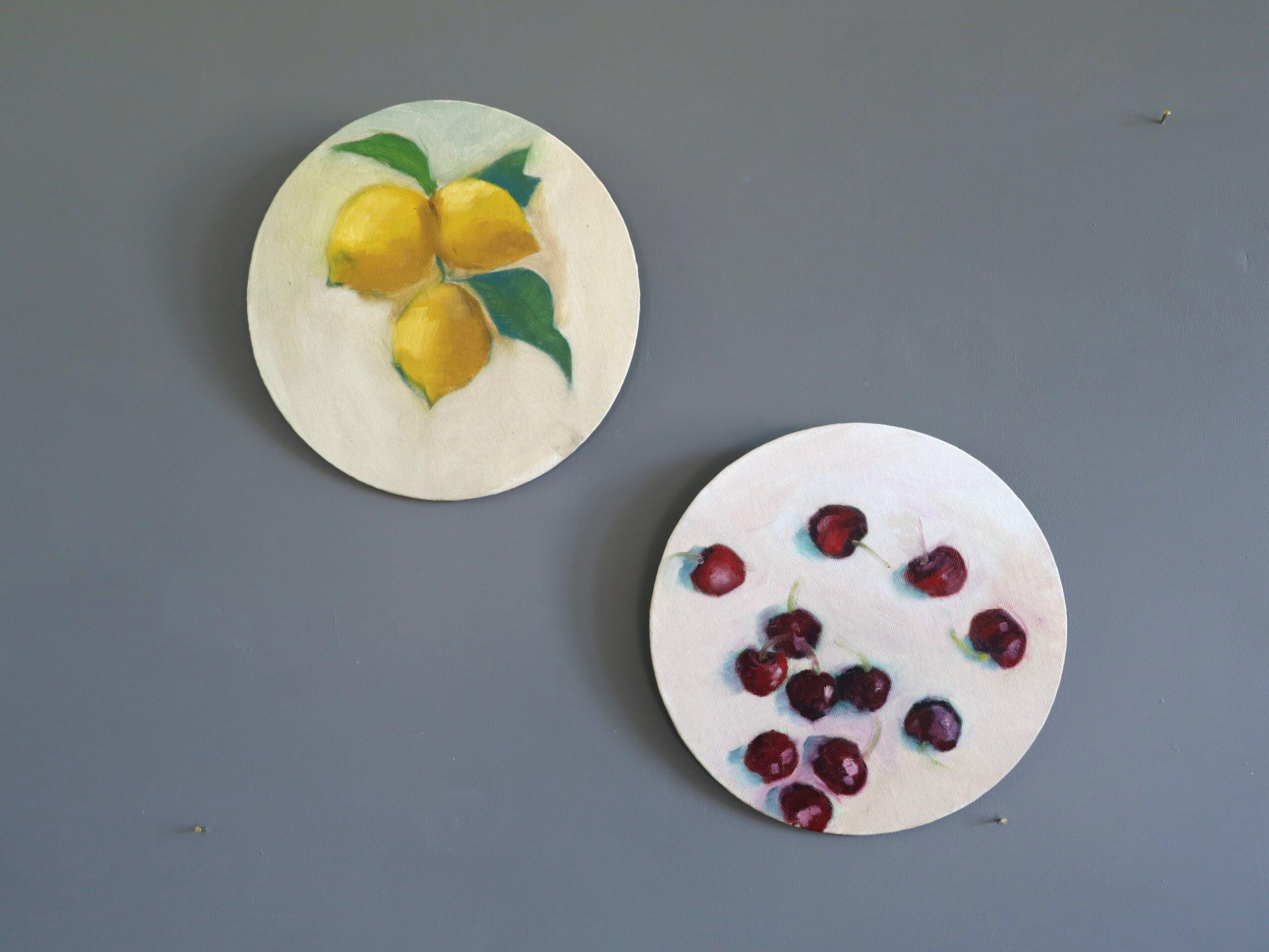 Mini Nature Morte Impressionniste Contemporaine à l'Huile - Cerises - Moderne Painting par Unknown