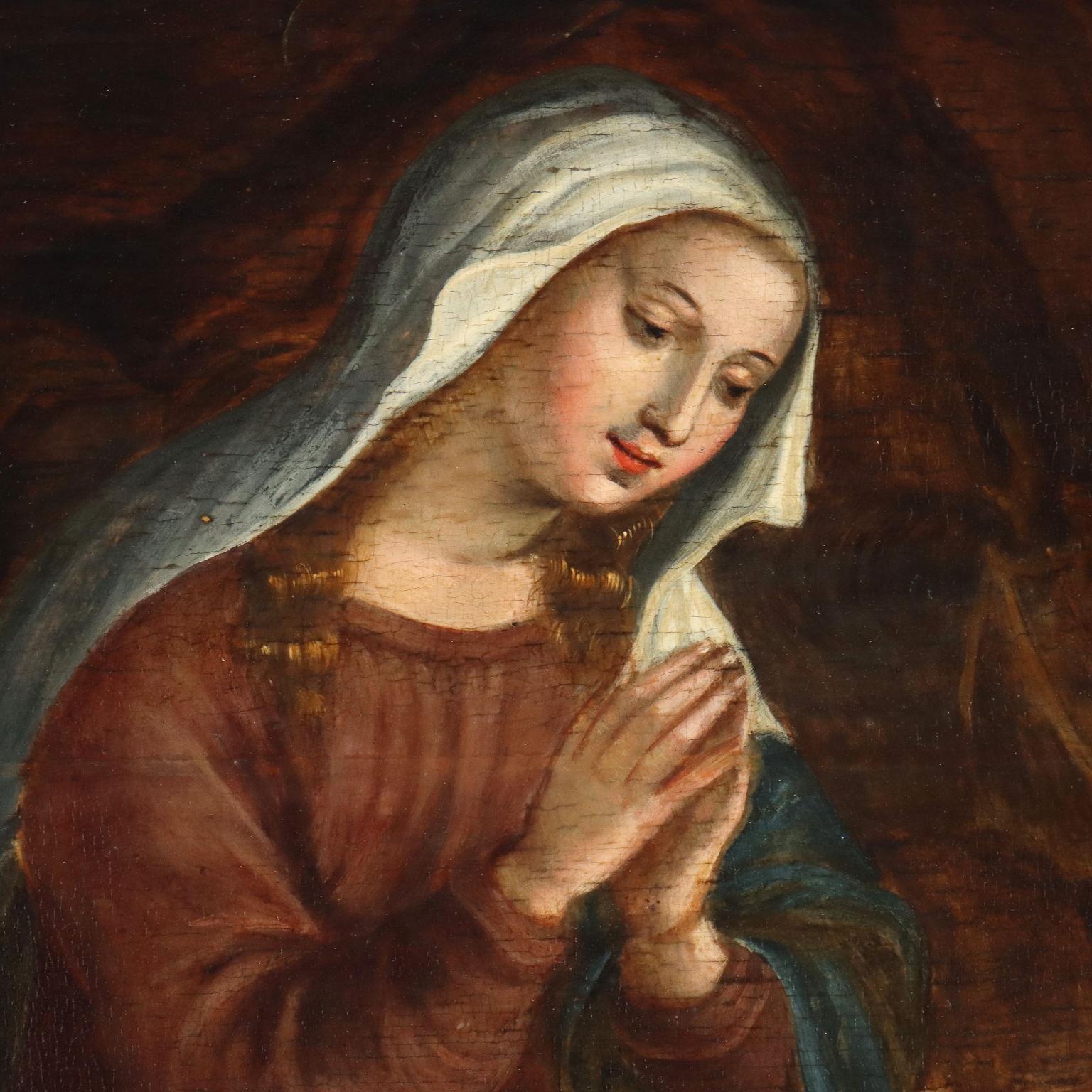 Olio su tavola di quercia. Scuola fiamminga del XVII-XVIII secolo.
La sacra raffigurazione propone il momento della nascita di Gesù in una grotta, vegliato  e adorato da Maria e Giuseppe insieme a quattro angeli; le figure sono ben caratterizzate  e