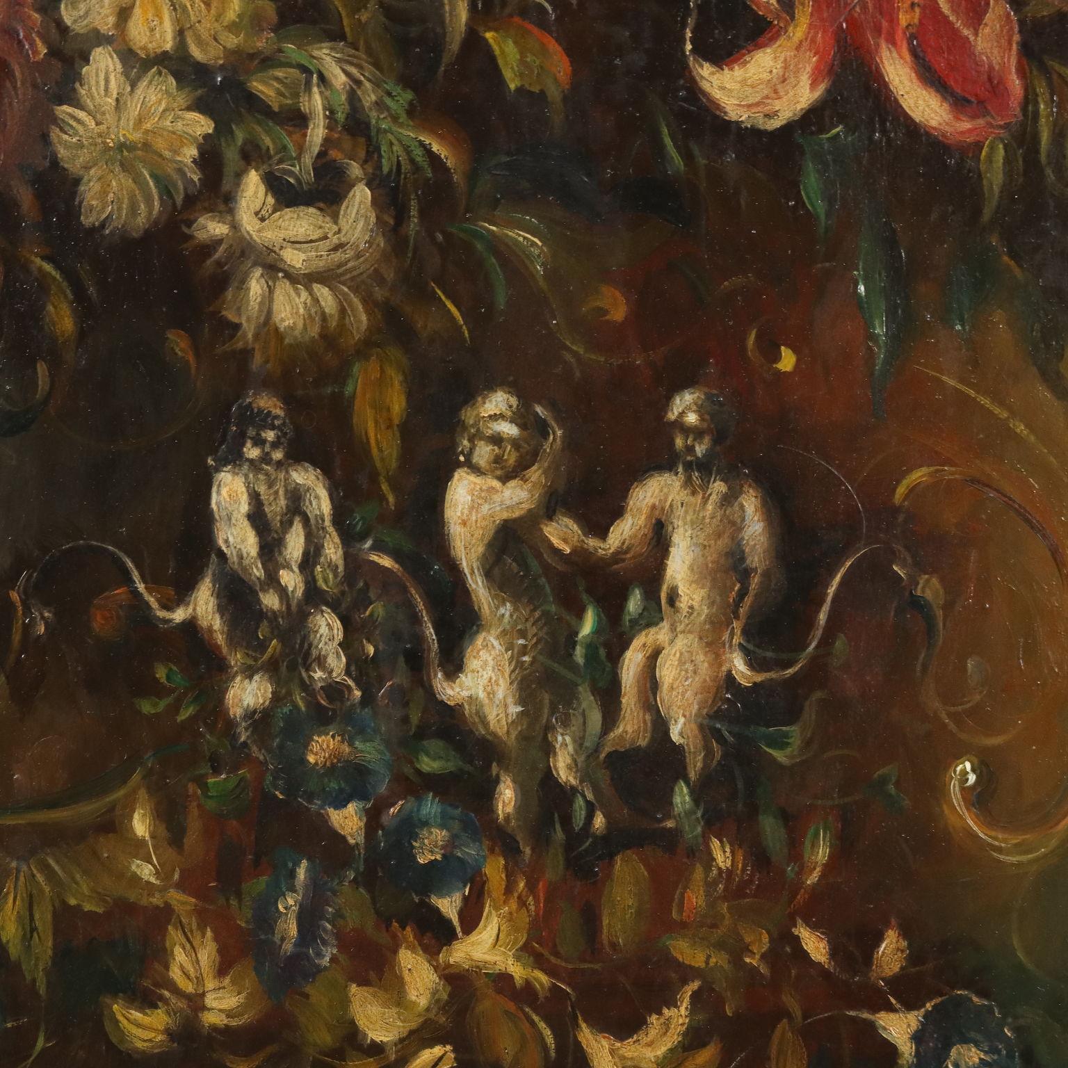 Óleo sobre lienzo.
Inspirándose en las composiciones de los siglos XVII-XVIII, el cuadro ofrece una composición de flores abigarradas  y colorido,  sobre una escultura de tres faunos y una calabaza cortada.
Se presenta en un marco coetáneo.