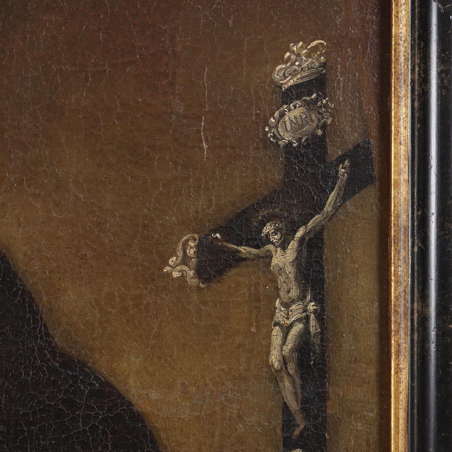 Olio su tela. Scuola italiana del XVIII secolo.
L'uomo, vestito di nero con un colletto bianco, posa davanti ad una mensola su cui poggiano alcuni oggetti: un crocifisso, una campanella, un calamaio, che identificano l'uomo come un magistrato.
Il