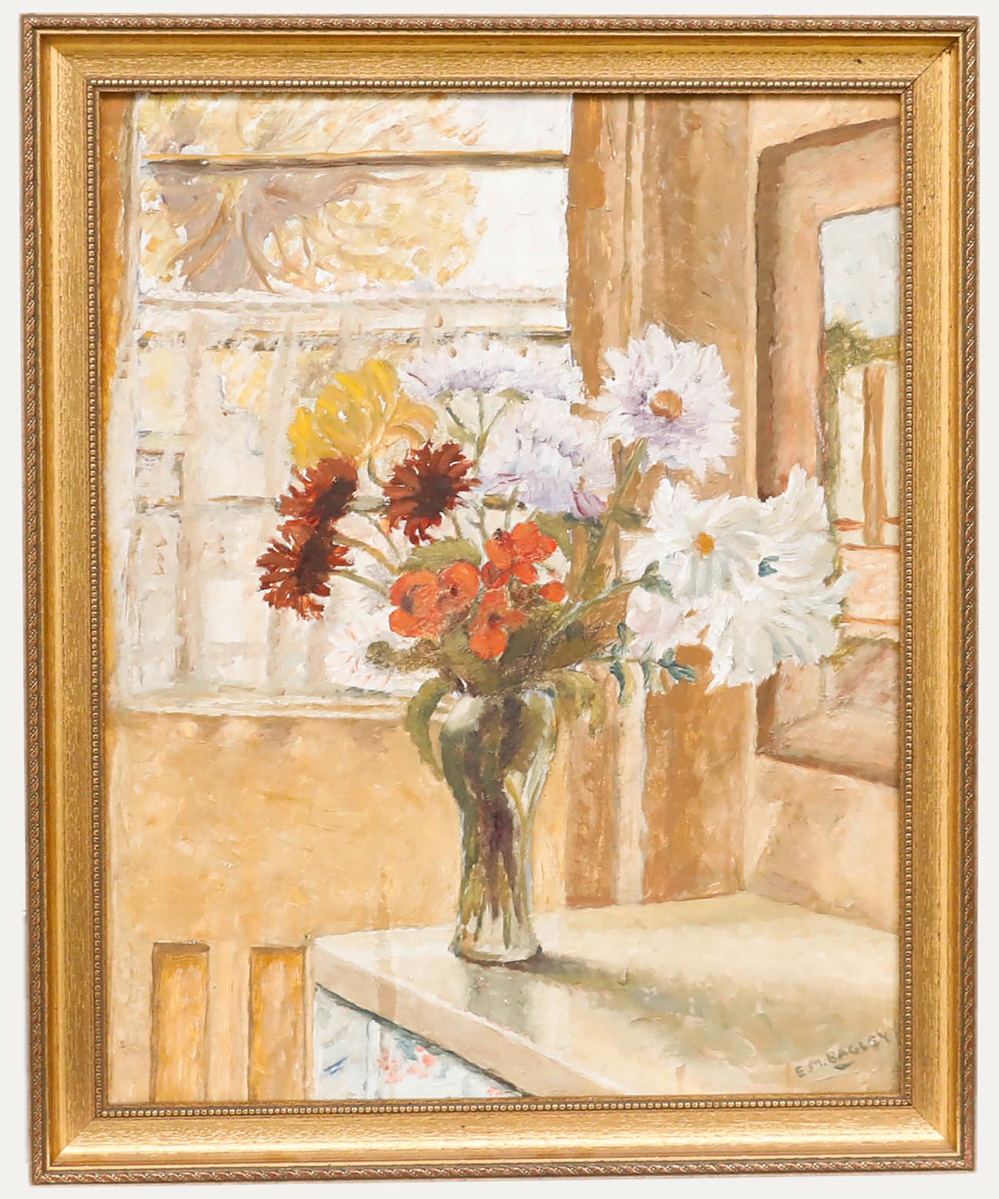 Still-Life Painting de Unknown - E. M. Bagley - Óleo enmarcado del siglo XX, Flores cerca de una ventana