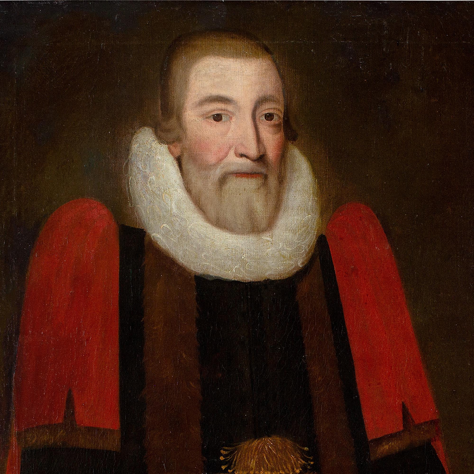Ce remarquable portrait d'école anglaise de trois quarts de longueur du début du XVIIe siècle représente l'échevin Edward Hill de The Charterhouse, Coventry, tenant une paire de gants en cuir. Les gants d'origine sont inclus dans la vente.

Vêtu de
