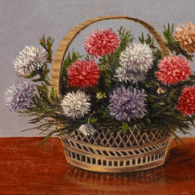 Une belle nature morte du début du 20e siècle représentant un plein panier de chrysanthèmes dans des tons roses et violets. Signé S.A. en bas à droite. Bien présenté dans un cadre doré avec un délicat motif courant sur le bord intérieur. A bord.