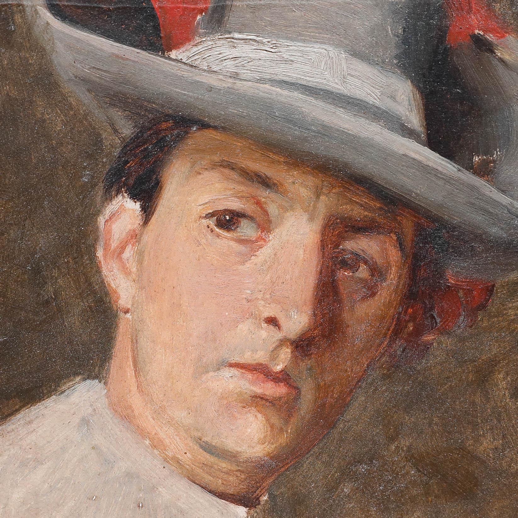 Questo suggestivo ritratto presenta una figura che indossa un caratteristico cappello grigio ornato da vivaci piume rosse, su uno sfondo tenue. L'abile uso di luci e ombre da parte dell'artista conferisce profondità ai tratti del viso del soggetto,