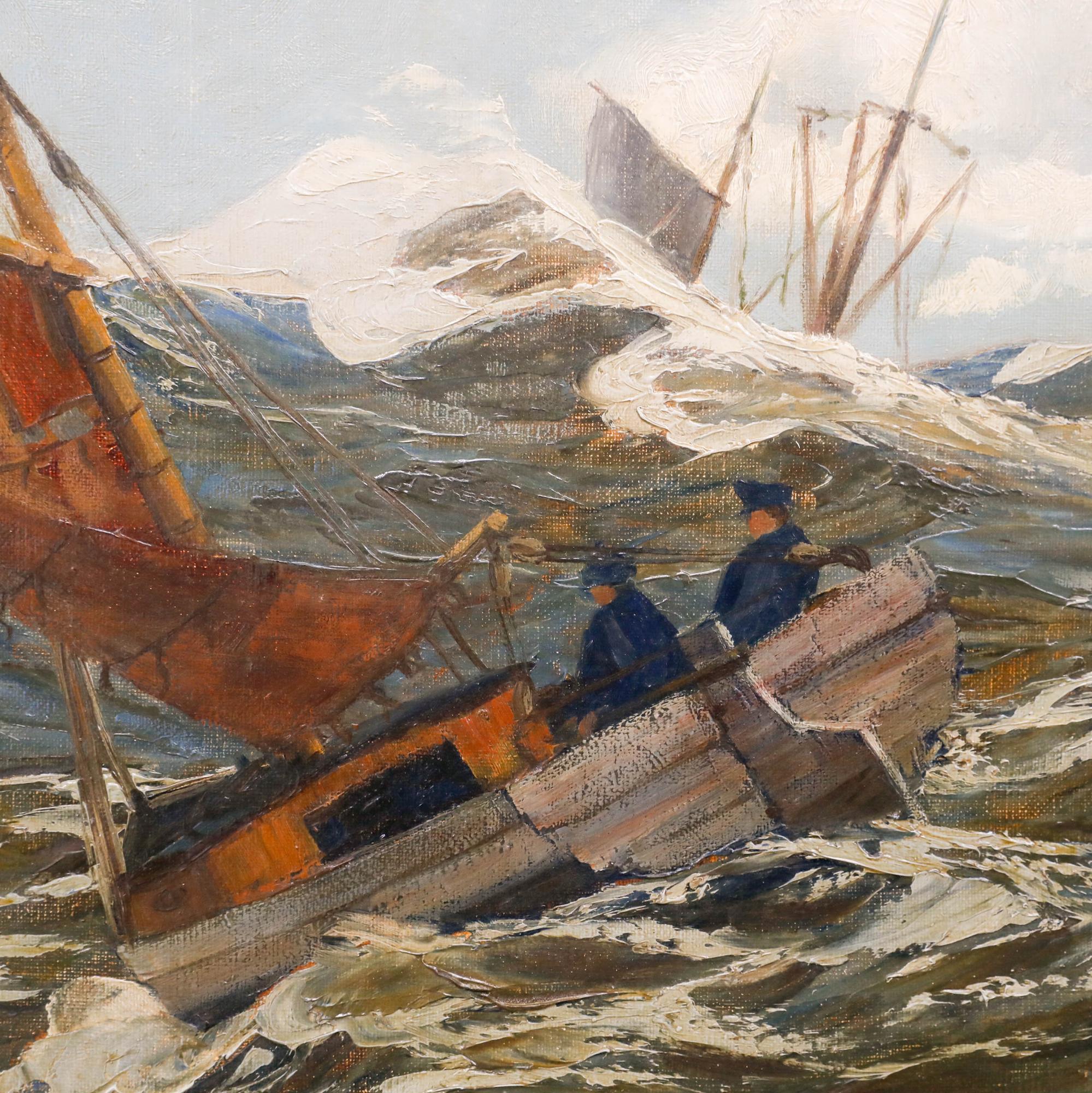 Eine dramatische nautische Szene, die Fischereifahrzeuge inmitten einer stürmischen See zeigt. Im Vordergrund ist ein auffälliges Boot zu sehen, während ein anderes Schiff in der Ferne gegen die kabbelige See ankämpft. Präsentiert in einem geformten