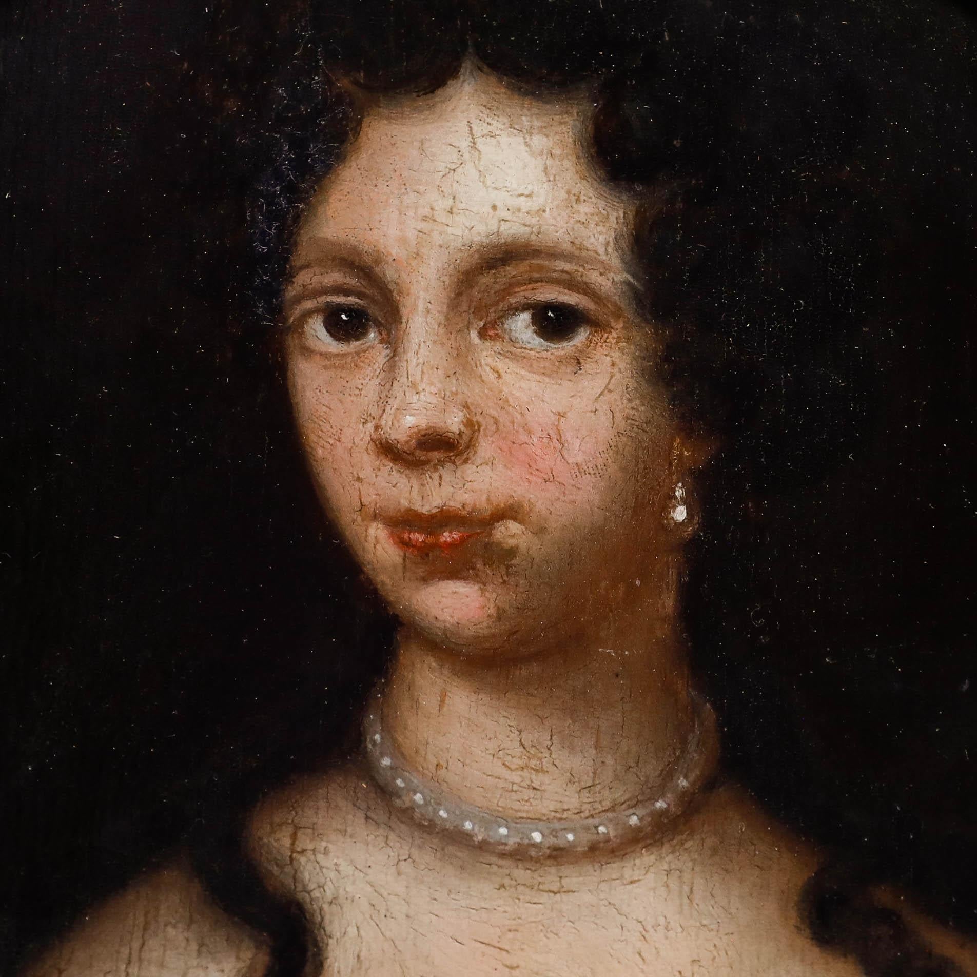Un tondo du 18e siècle délicieusement élégant représentant une dame en perles. Le sujet est rendu avec des détails exquis et est capturé dans de beaux vêtements, typiques de la période géorgienne. Magnifiquement présenté dans un cadre doré du XIXe