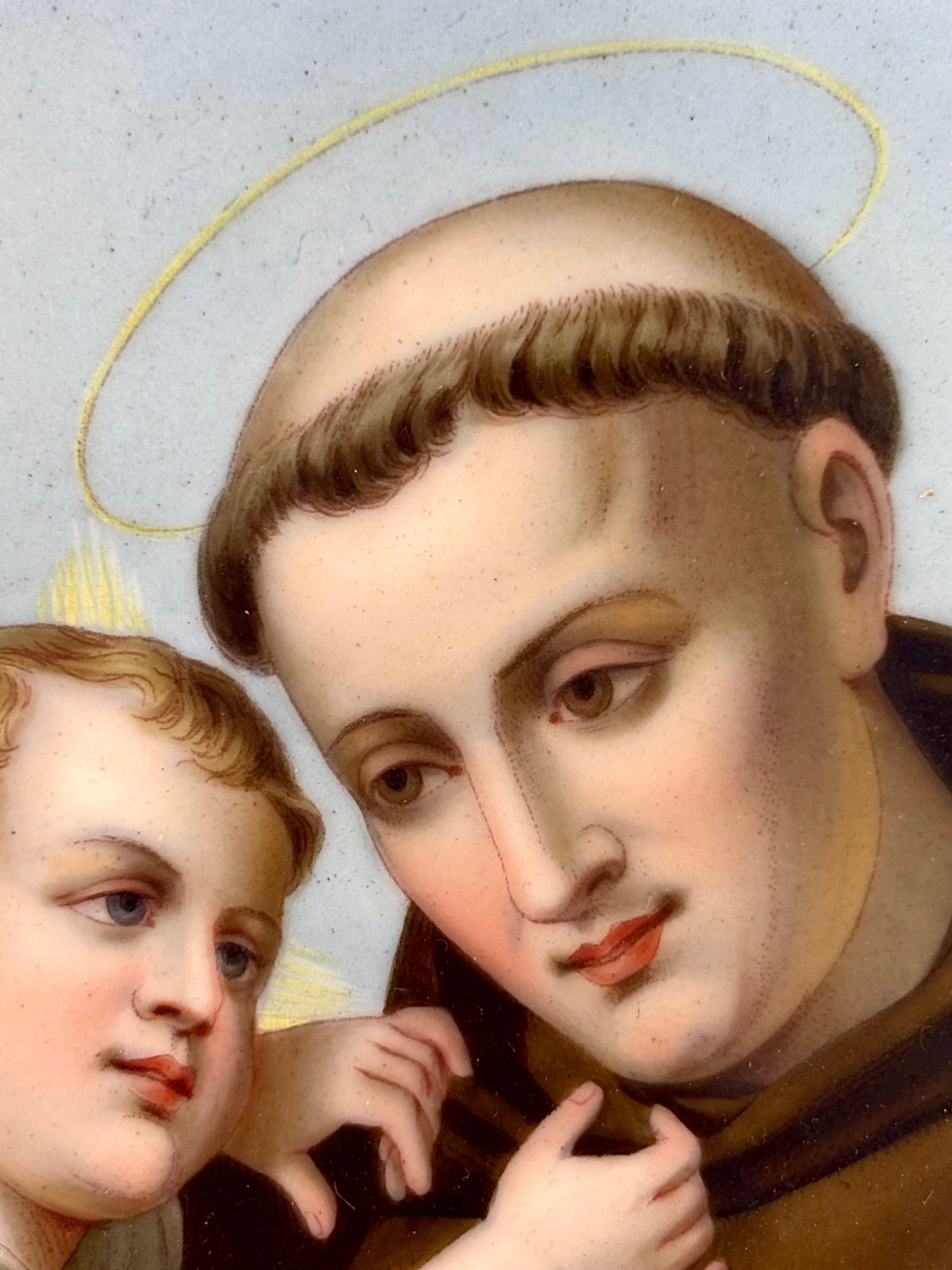 Raffinato smalto su porcellana del XIX secolo raffigurante Sant'Antonio con Cristo - Figurative Painting Marrone di Unknown