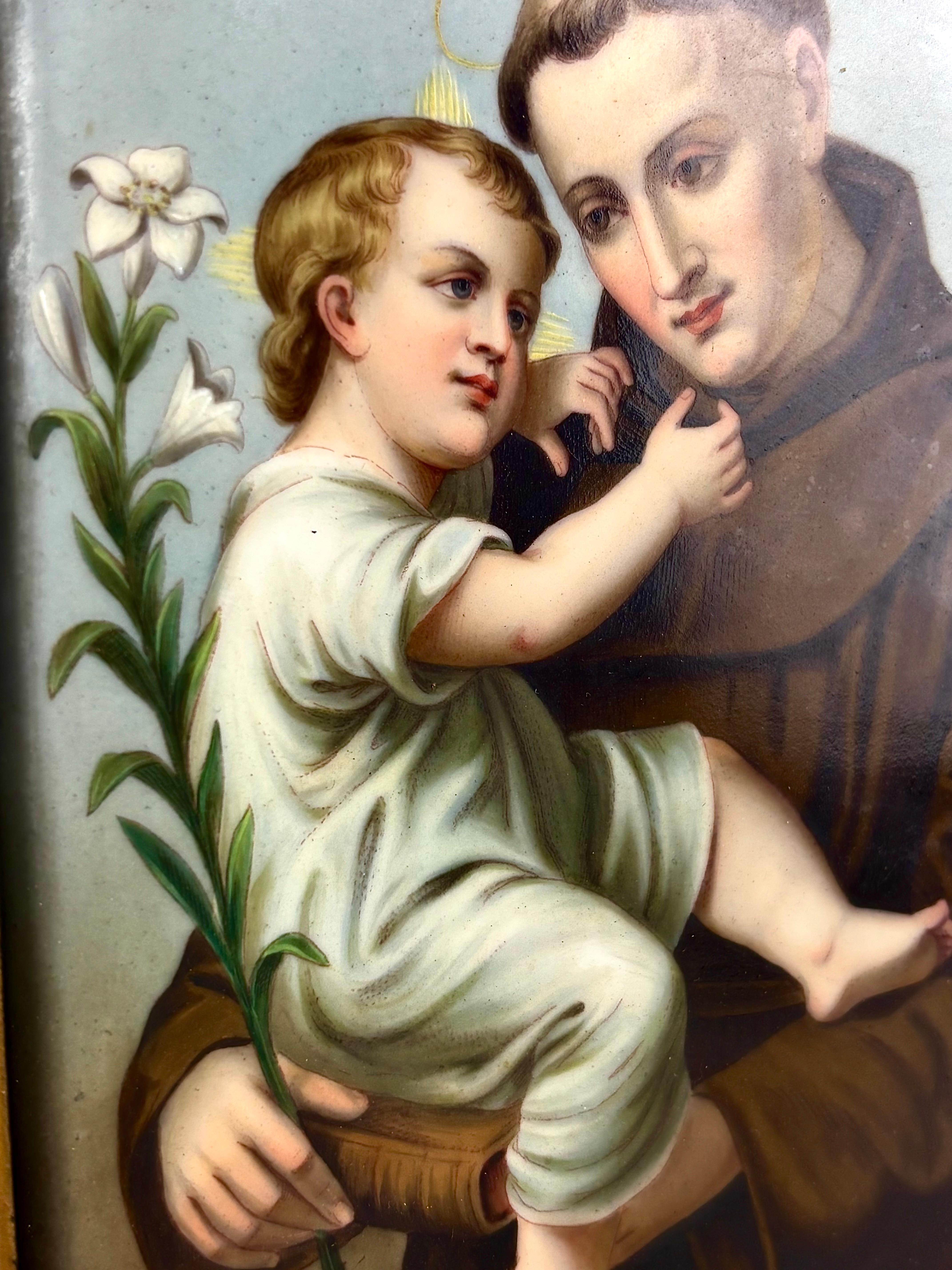 Raffinato smalto su porcellana del 19° secolo raffigurante Sant'Antonio con il Bambino Gesù
Bellissimo e finemente dettagliato dipinto a smalto su porcellana che rappresenta Sant'Antonio di Padova con il Bambino Gesù, un soggetto religioso popolare