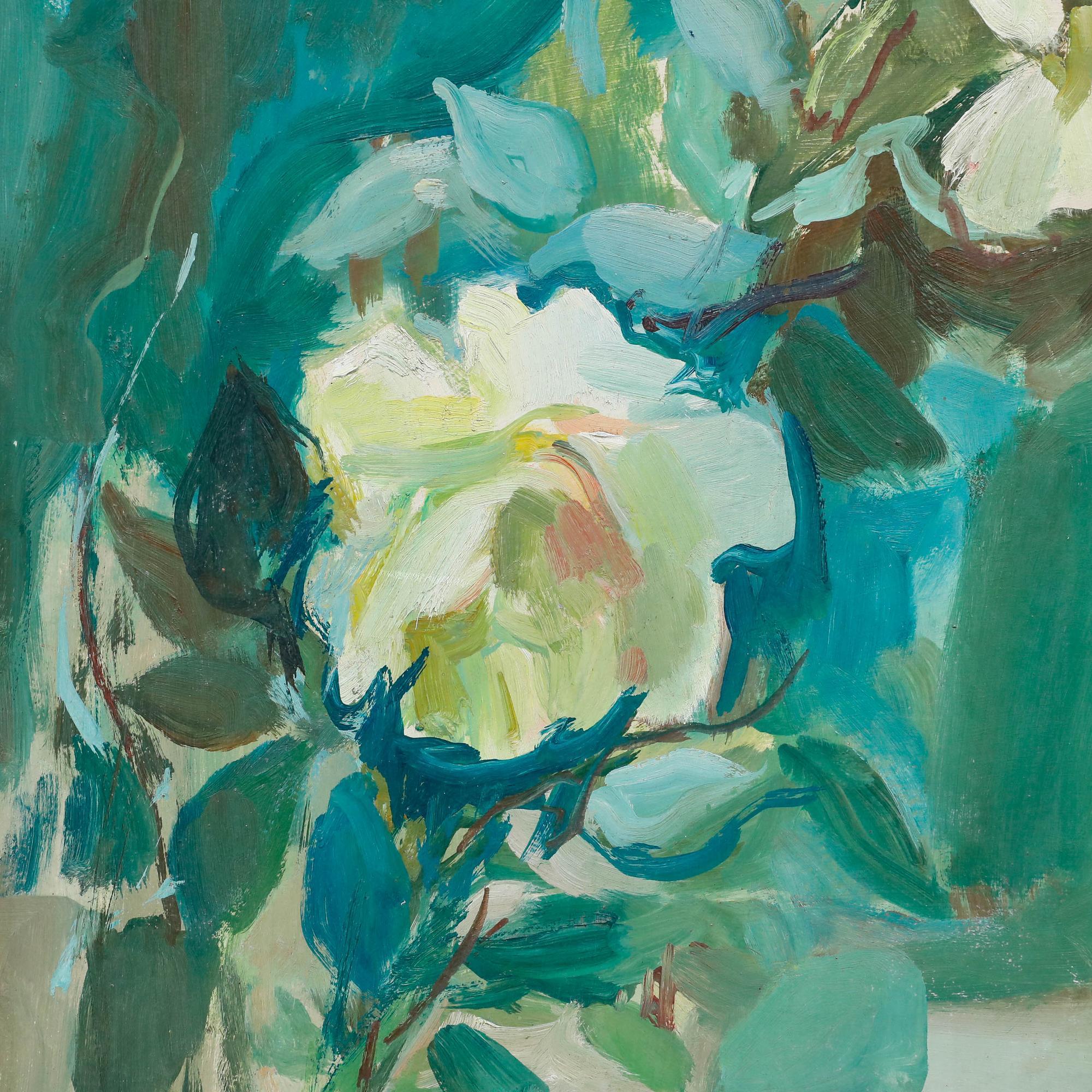 Dieses ausdrucksstarke Blumenbild zeigt eine Kletterrose inmitten von üppigem, grünem Laub. Die Künstlerin verwendet eine harmonische Palette von Grün-, Weiß- und sanften Erdtönen mit Abstraktionstechniken, um in der gesamten Komposition