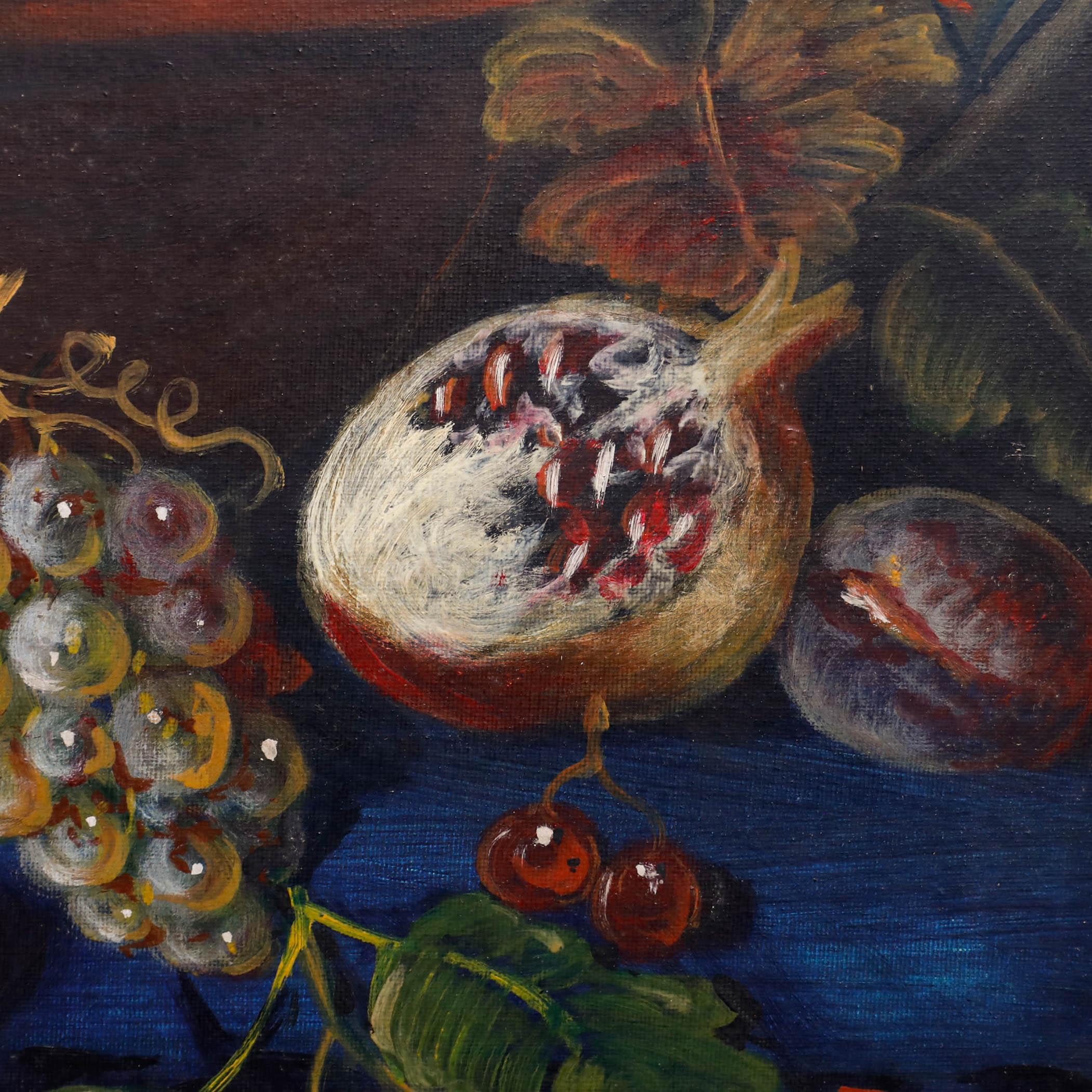 Una vivace natura morta di frutta in una ciotola di ceramica, che si rovescia su un piano di lavoro con oggetti di coccio sullo sfondo. Ben presentato in una cornice di legno invecchiato. Firmato in modo indistinto. Su tela su barelle. 