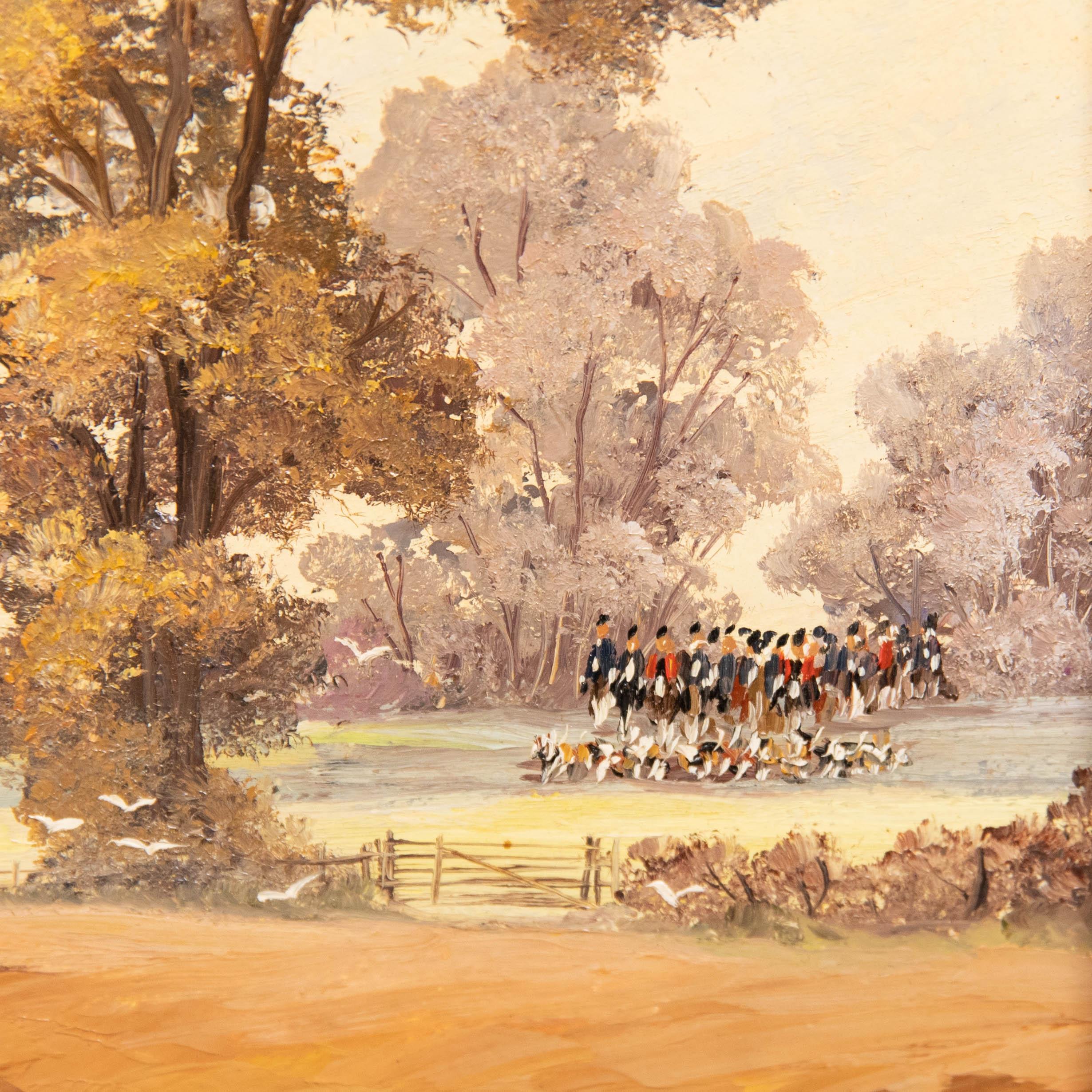 Charmant paysage représentant des chevaux lourds labourant un champ avec, au loin, la chasse à courre locale. Bien présenté dans un cadre doré élaboré avec une rangée de perles sur la fenêtre intérieure et des moulures d'acanthe sur les rails