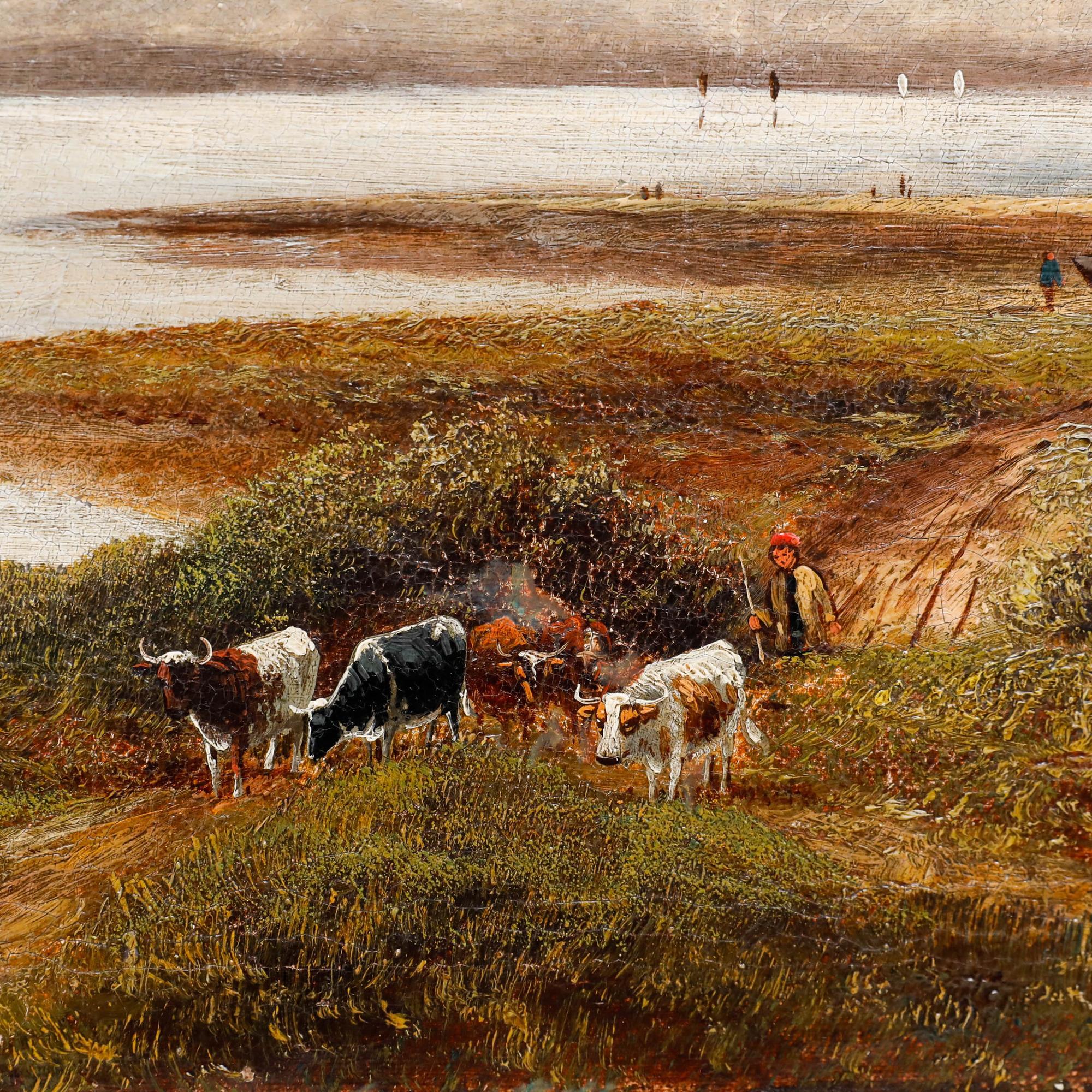 Diese malerische Öllandschaft zeigt einen Viehtreiber, der eine kleine Herde über einen Küstenpfad führt. Im Hintergrund hält der Künstler verschiedene Boote auf dem ruhigen Meer und einen Pferdewagen am entfernten Ufer fest. Das Werk ist rechts