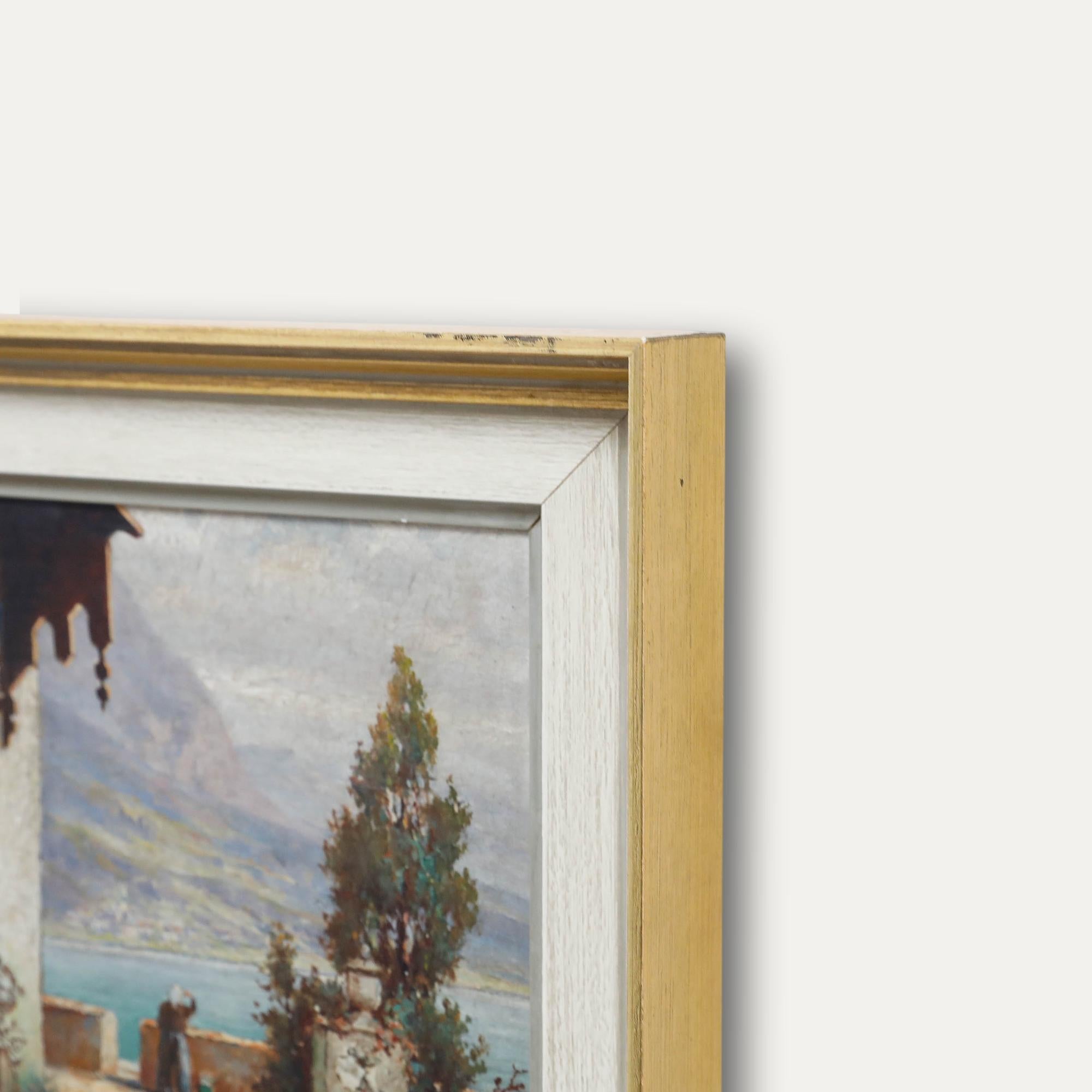Un encantador óleo que representa la pequeña iglesia románica de Hallstatt, vista desde la entrada principal con frescos sobre la puerta. Firmado indistintamente en la parte inferior derecha. Se presenta en un marco de color crema y efecto dorado