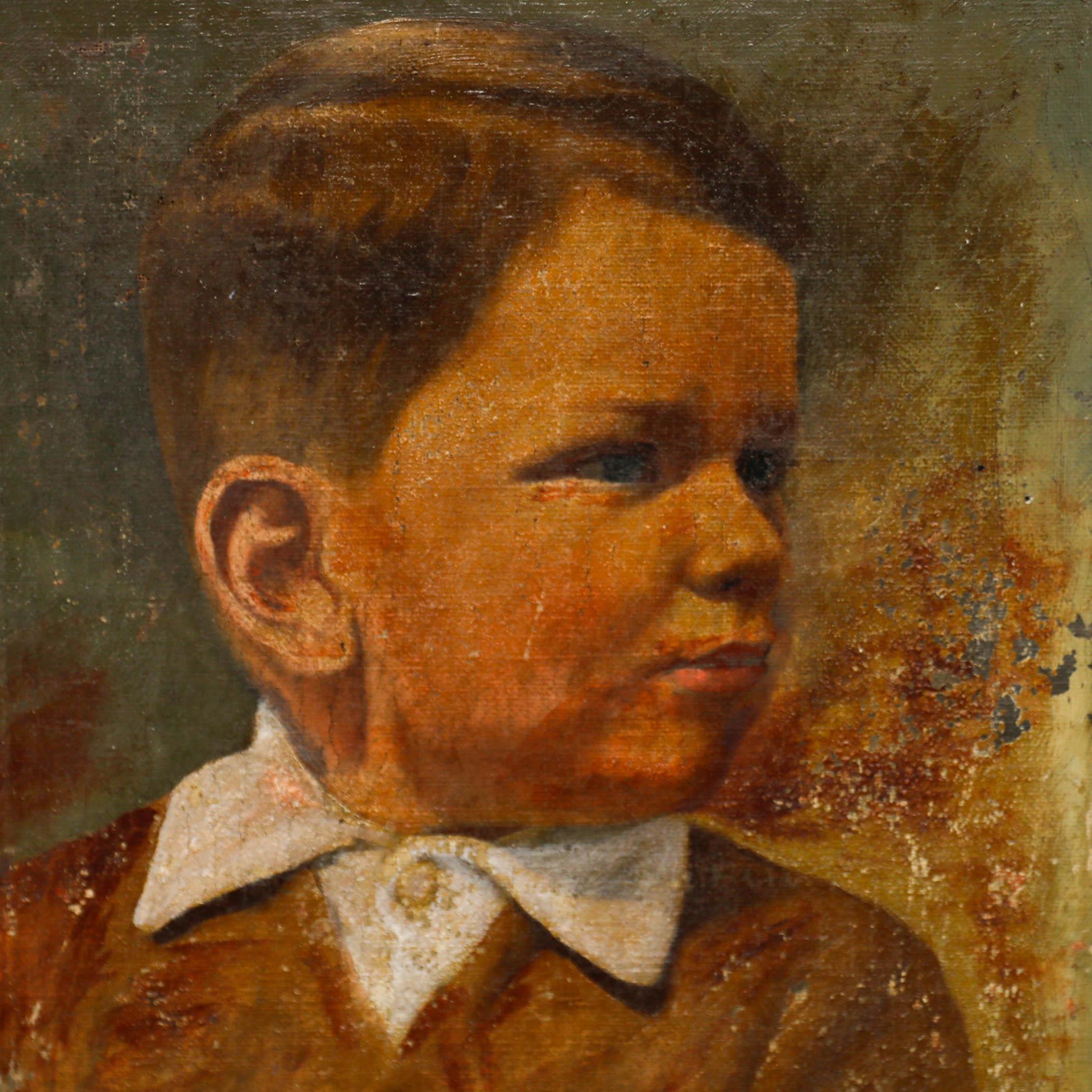Un charmant portrait tête et épaules d'un jeune garçon vêtu d'une chemise blanche à col et d'une veste brune boutonnée. Présenté dans un cadre texturé à effet doré avec une pochette intérieure. Signature indistincte en bas à droite. Sur toile sur