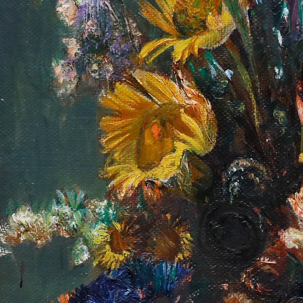 Un'affascinante natura morta ad olio di fiori estivi disposti in un'urna di pietra. Weib cattura la composizione con una tavolozza audace ed espressiva, concentrandosi sulla forma di ogni fiore. Il dipinto è stato ben presentato in una cornice color