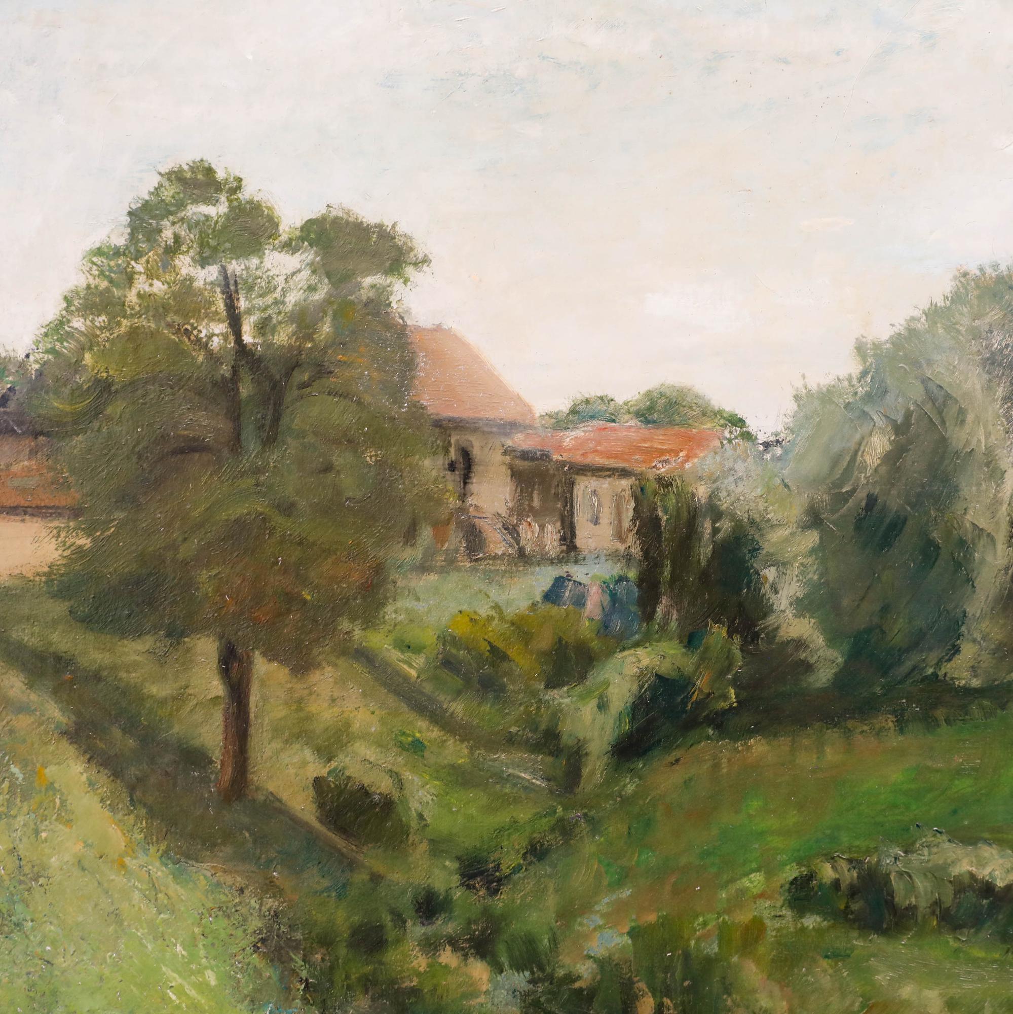 Dieses pastorale Landschaftsgemälde zeigt eine grüne Landschaft in der Nähe des Flusses Marne in Frankreich. Die Komposition zieht den Blick des Betrachters durch das hügelige Gelände, von den Wiesen im Vordergrund bis zu den entfernten Strukturen,