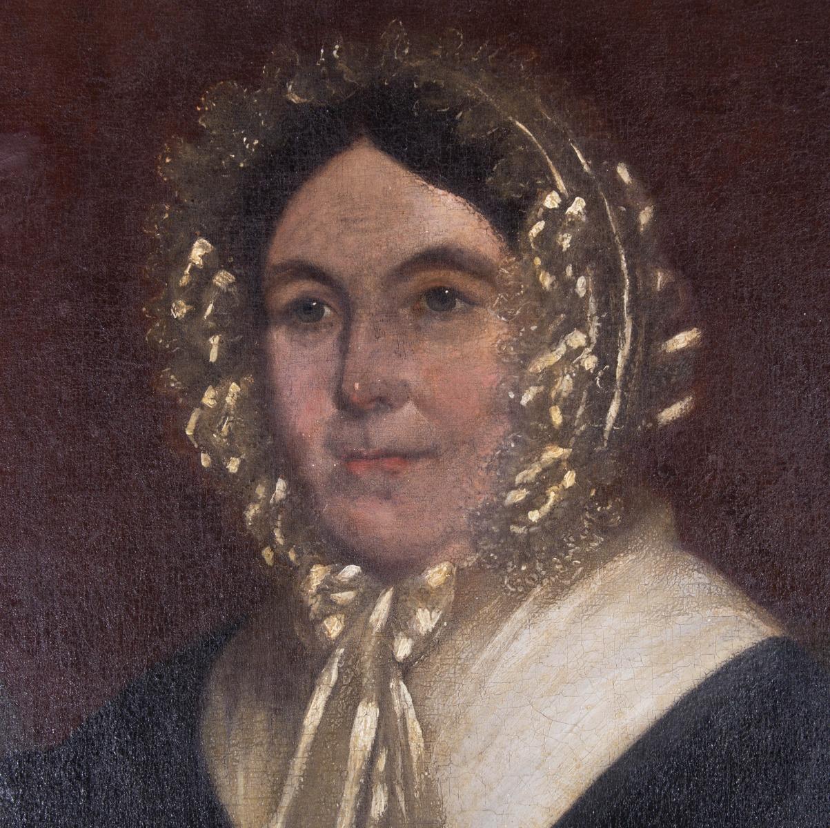 Beau portrait de la fin de l'époque géorgienne/du début de l'époque victorienne (vers 1830) d'un quaker portant un bonnet en dentelle et une robe noire. Elle tient un livre ouvert dans sa main et son alliance a été délicatement choisie avec un léger